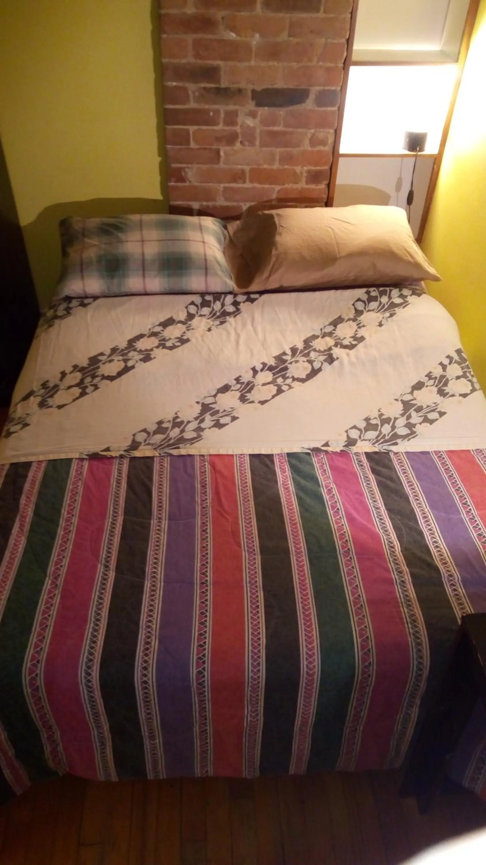 Bedroom, Bed in Ottawa Backpackers Inn