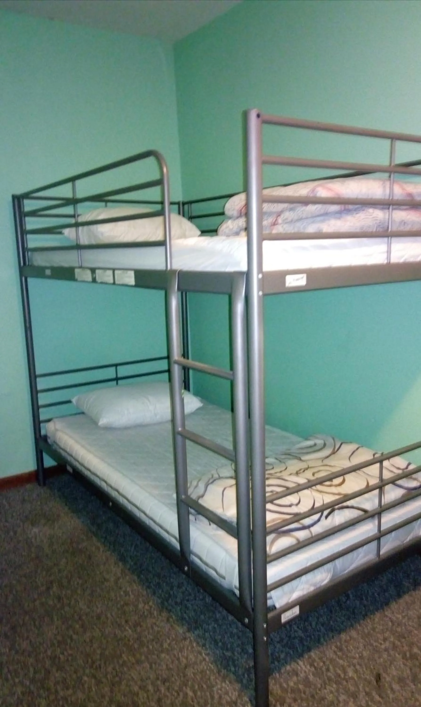 bunk bed, Bed in Ottawa Backpackers Inn