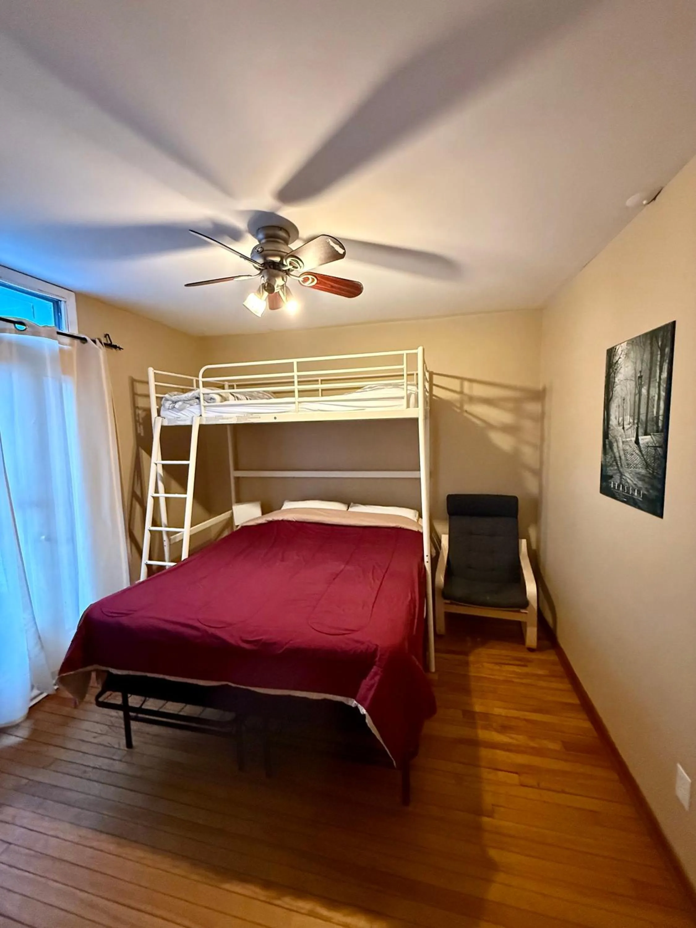 Bed in Ottawa Backpackers Inn