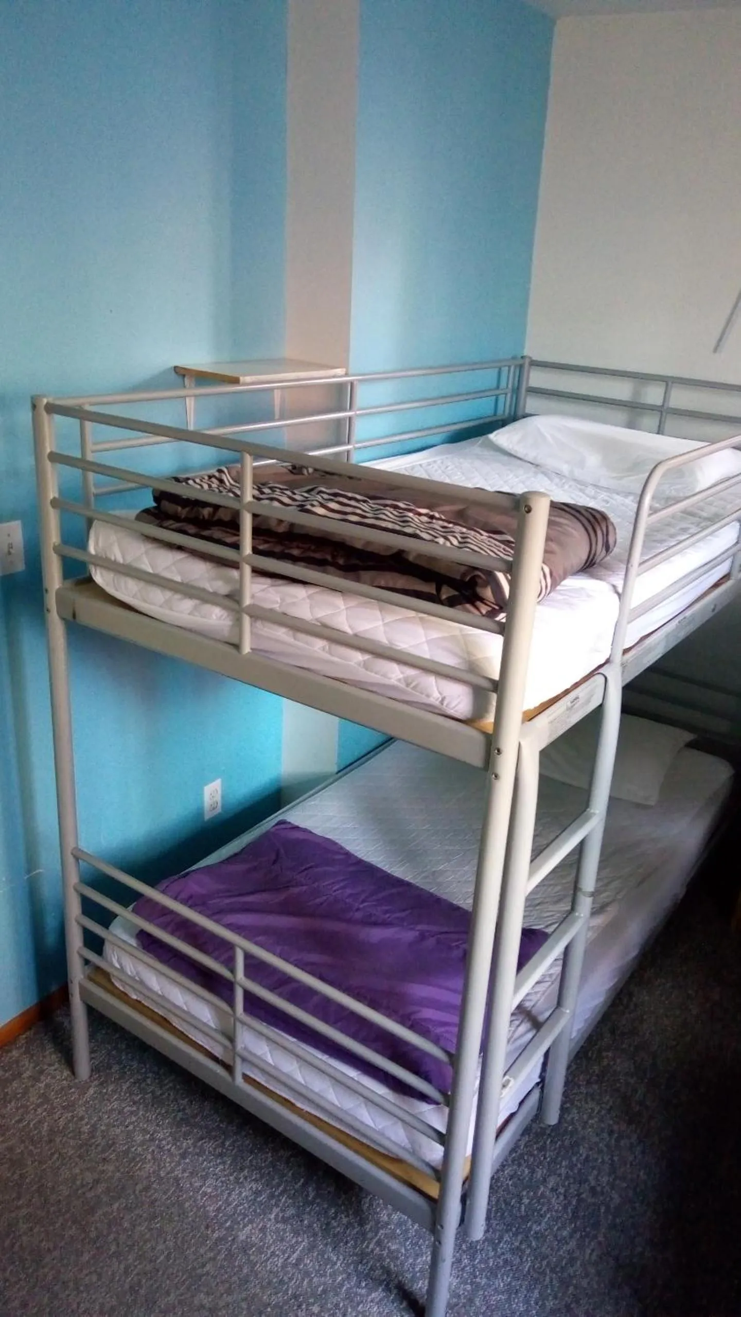 bunk bed, Bed in Ottawa Backpackers Inn