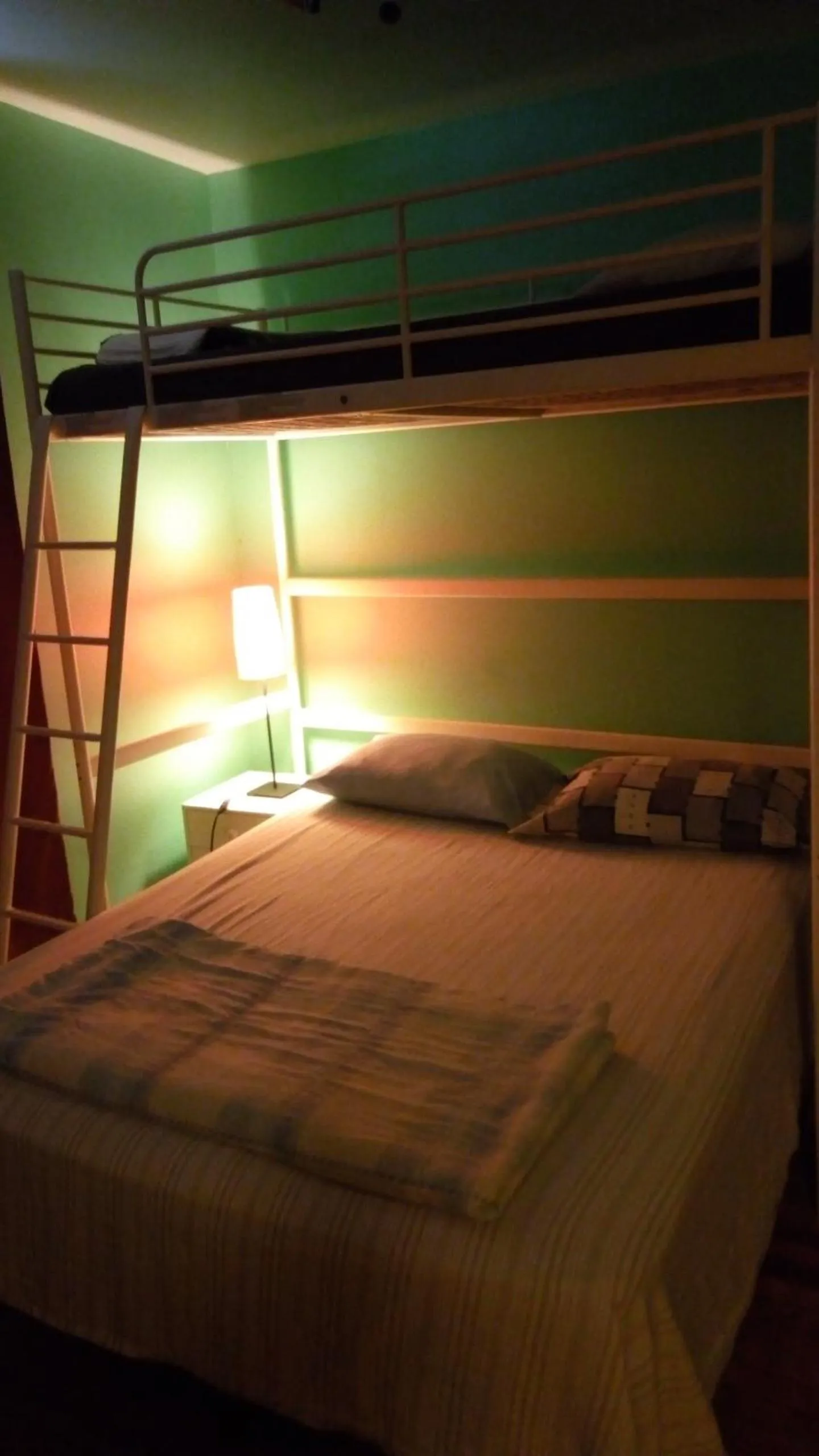 Bed in Ottawa Backpackers Inn