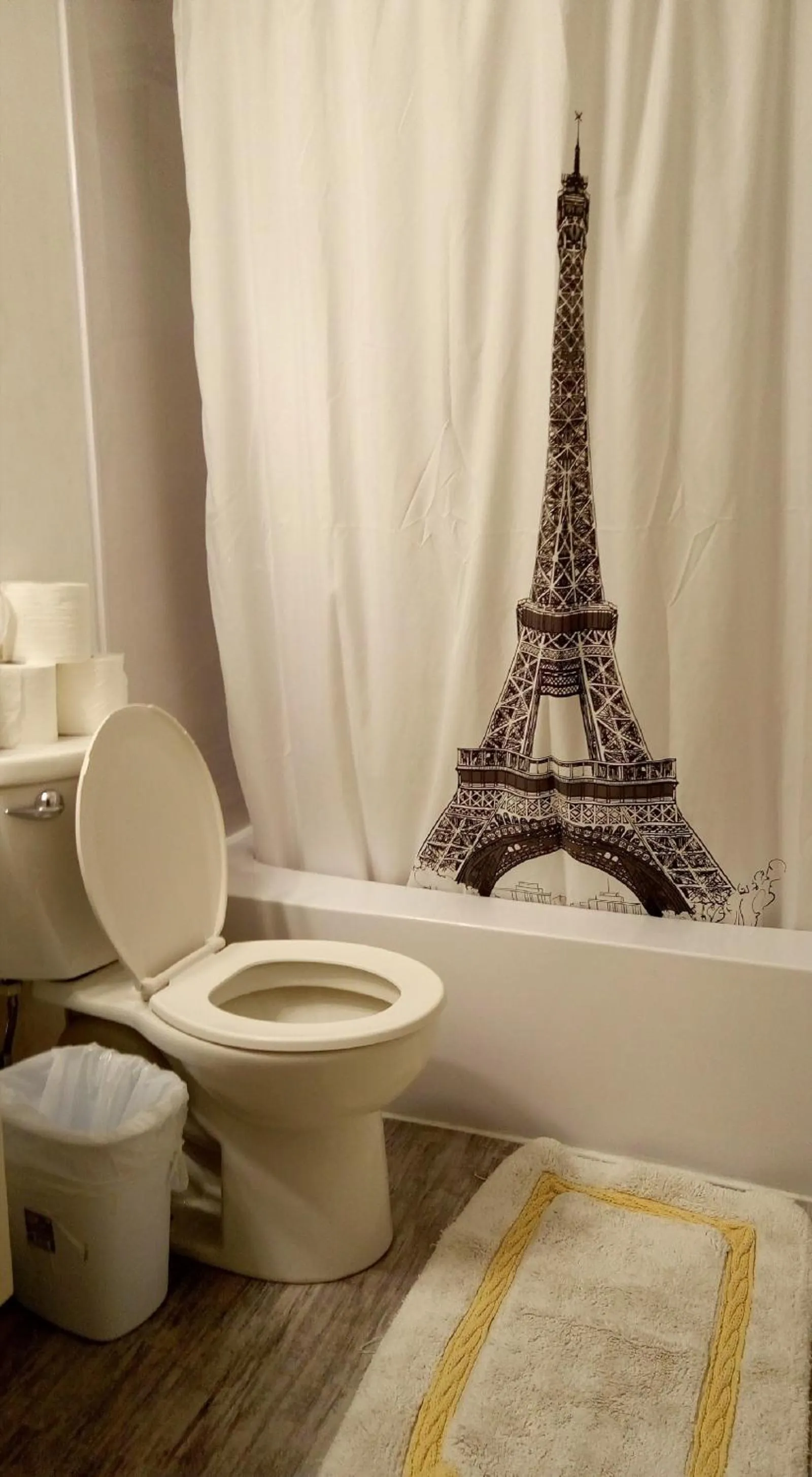 Bathroom in Ottawa Backpackers Inn