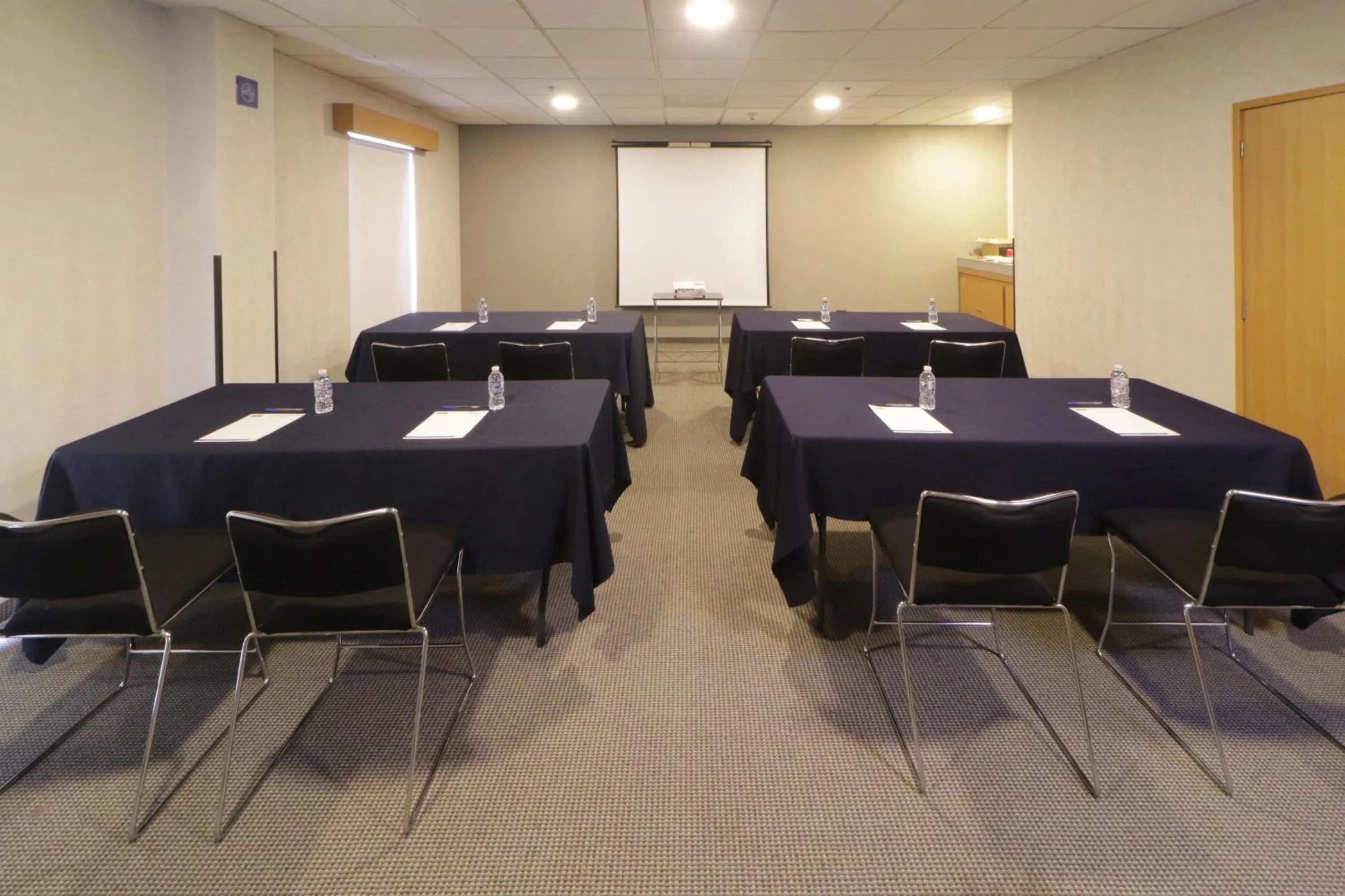 Meeting/conference room in City Express by Marriott Saltillo Sur