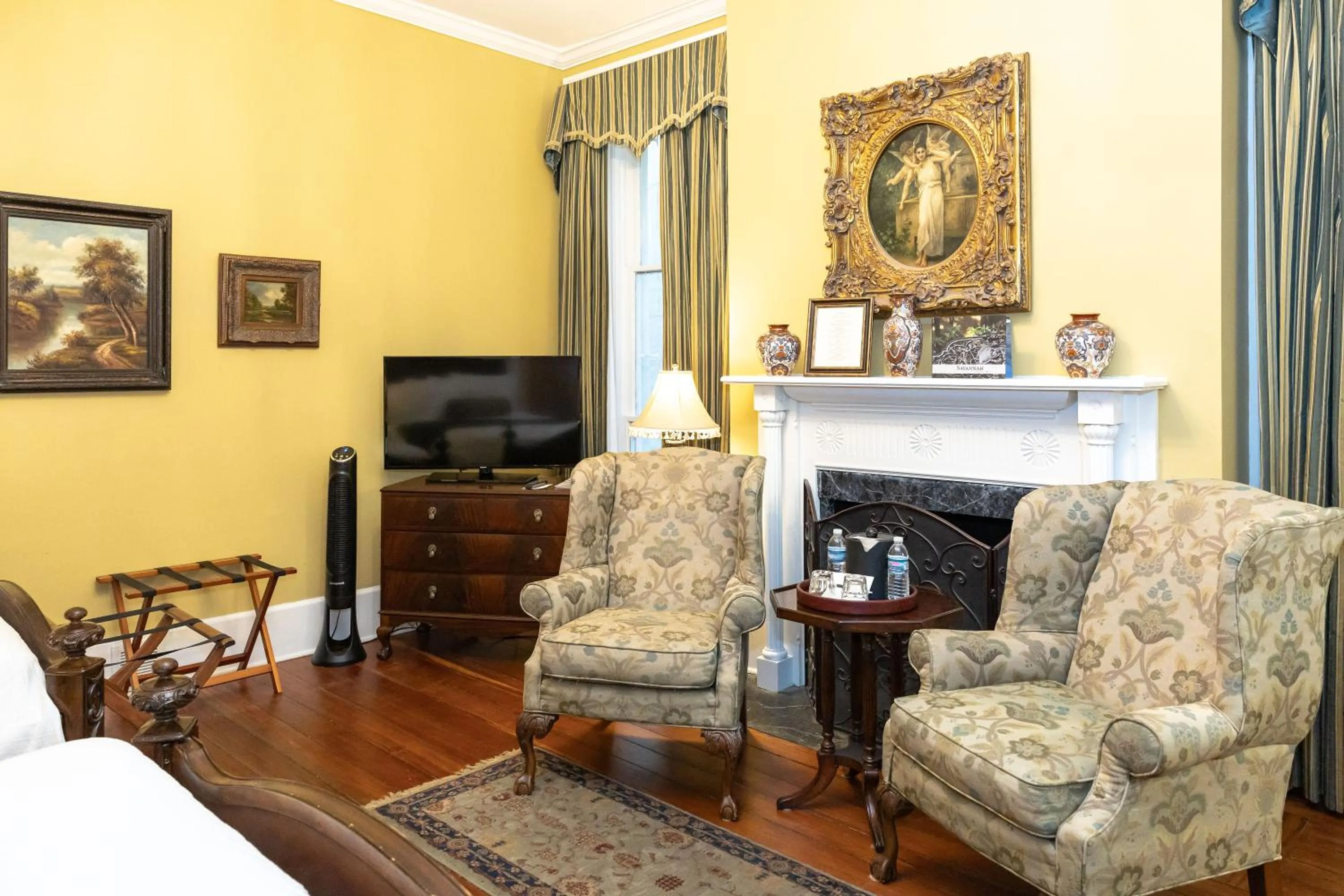 Bedroom in Eliza Thompson House, Historic Inns of Savannah Collection