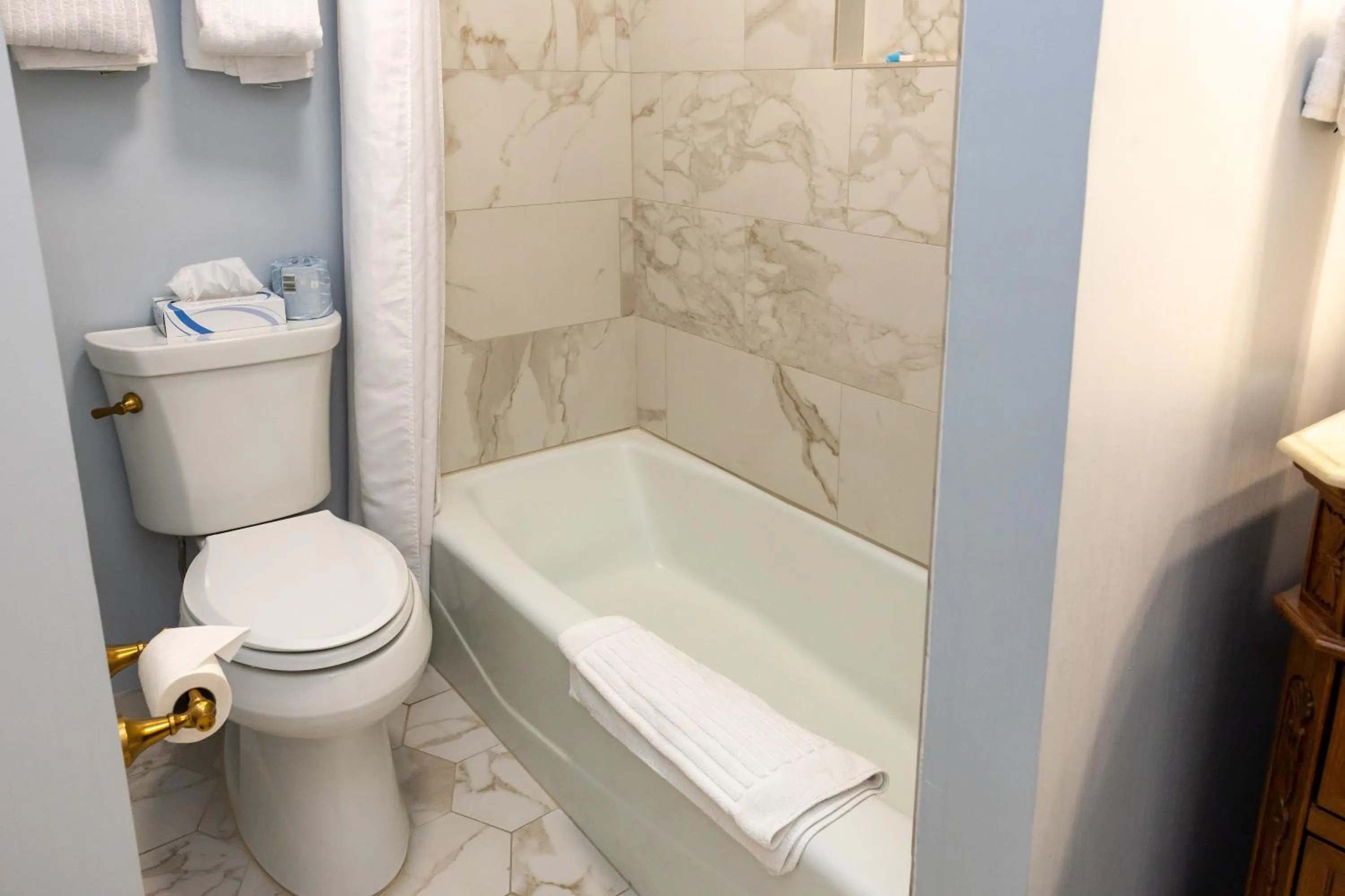 Bathroom in Eliza Thompson House, Historic Inns of Savannah Collection