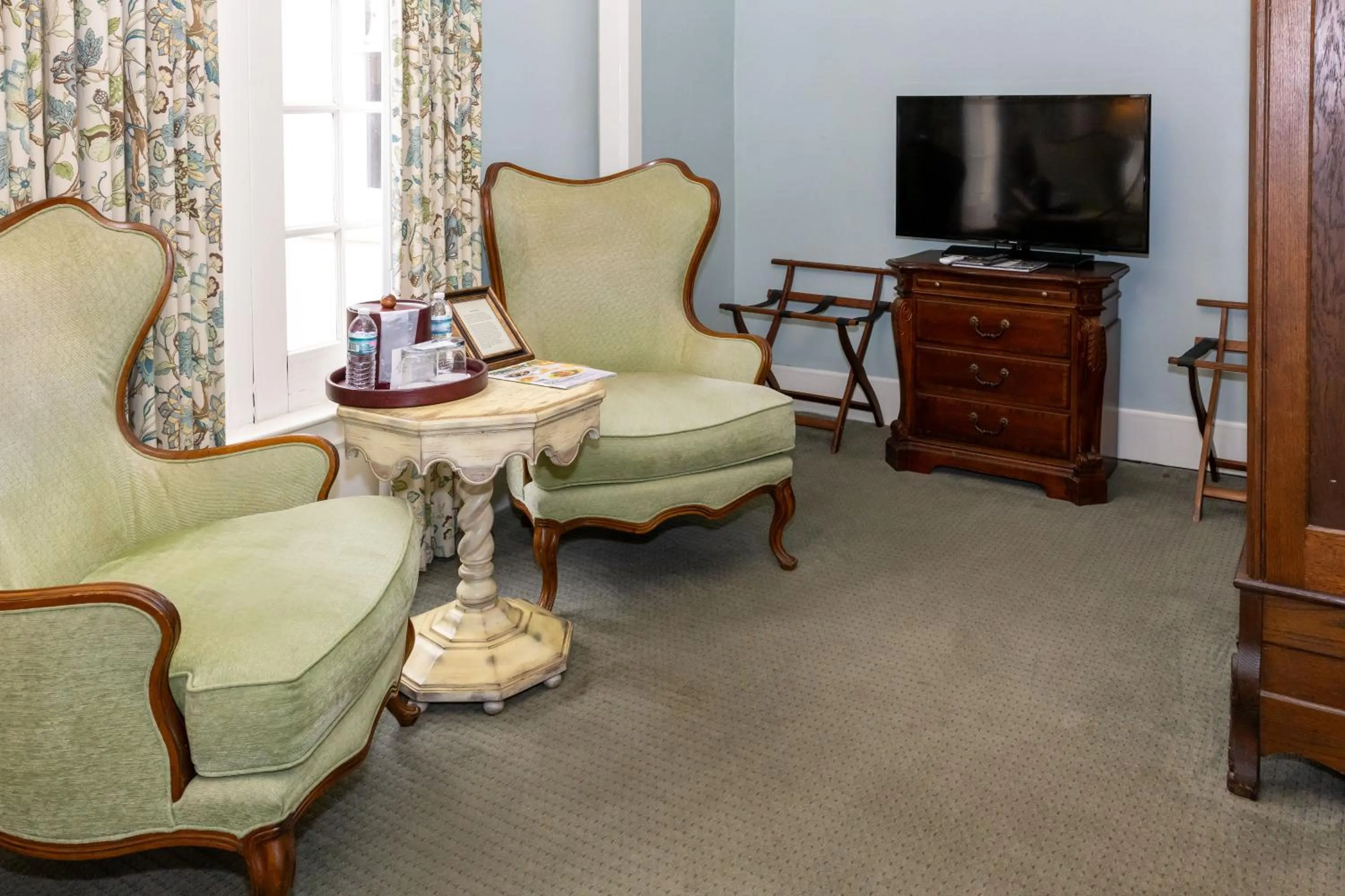Seating area in Eliza Thompson House, Historic Inns of Savannah Collection