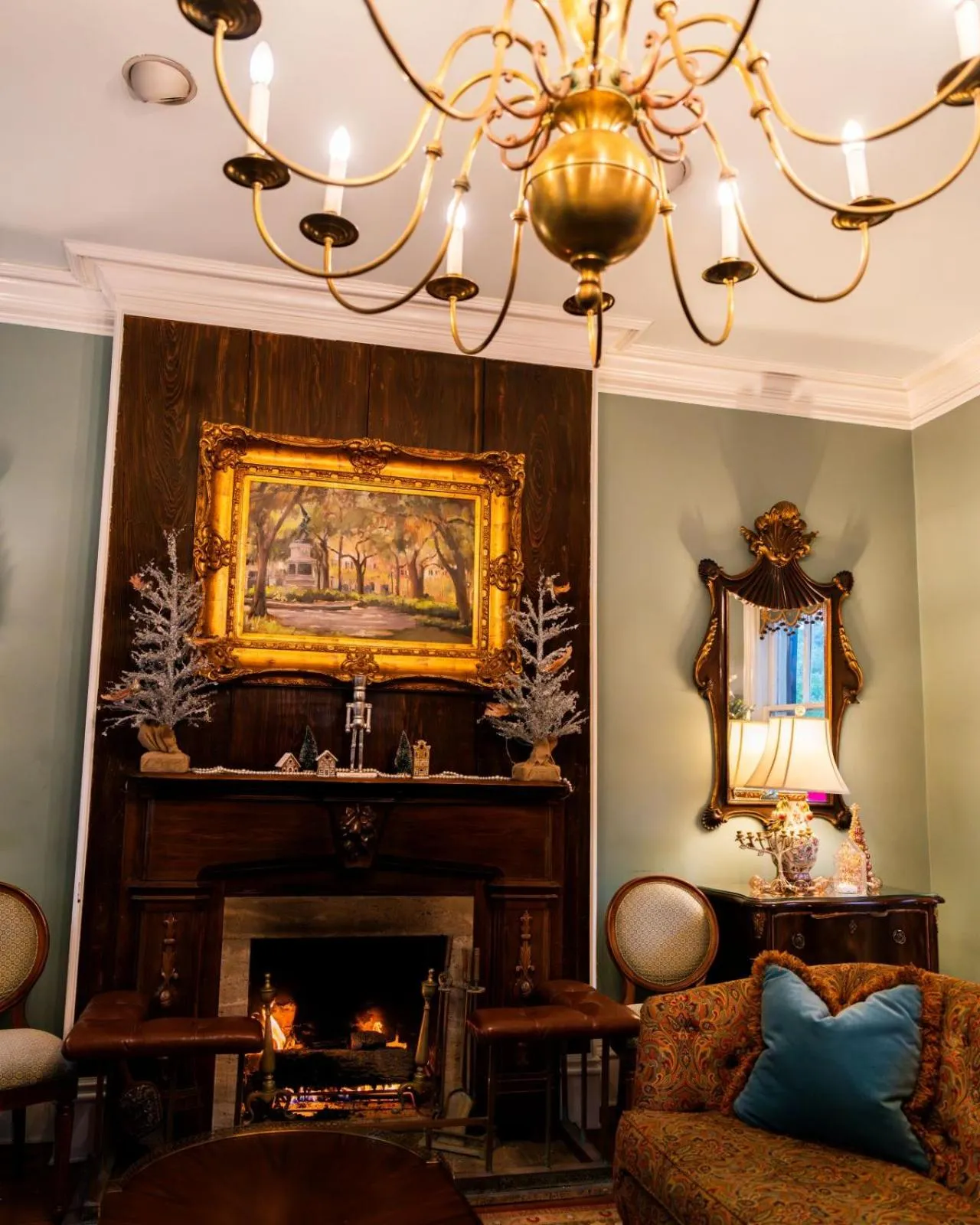 Seating area in Eliza Thompson House, Historic Inns of Savannah Collection