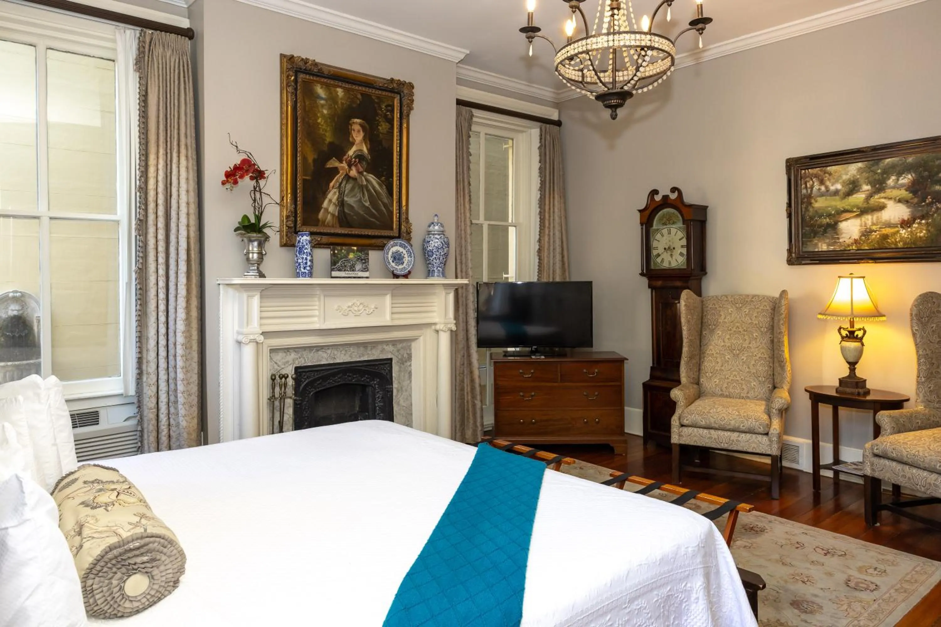 Photo of the whole room, Bed in Eliza Thompson House, Historic Inns of Savannah Collection