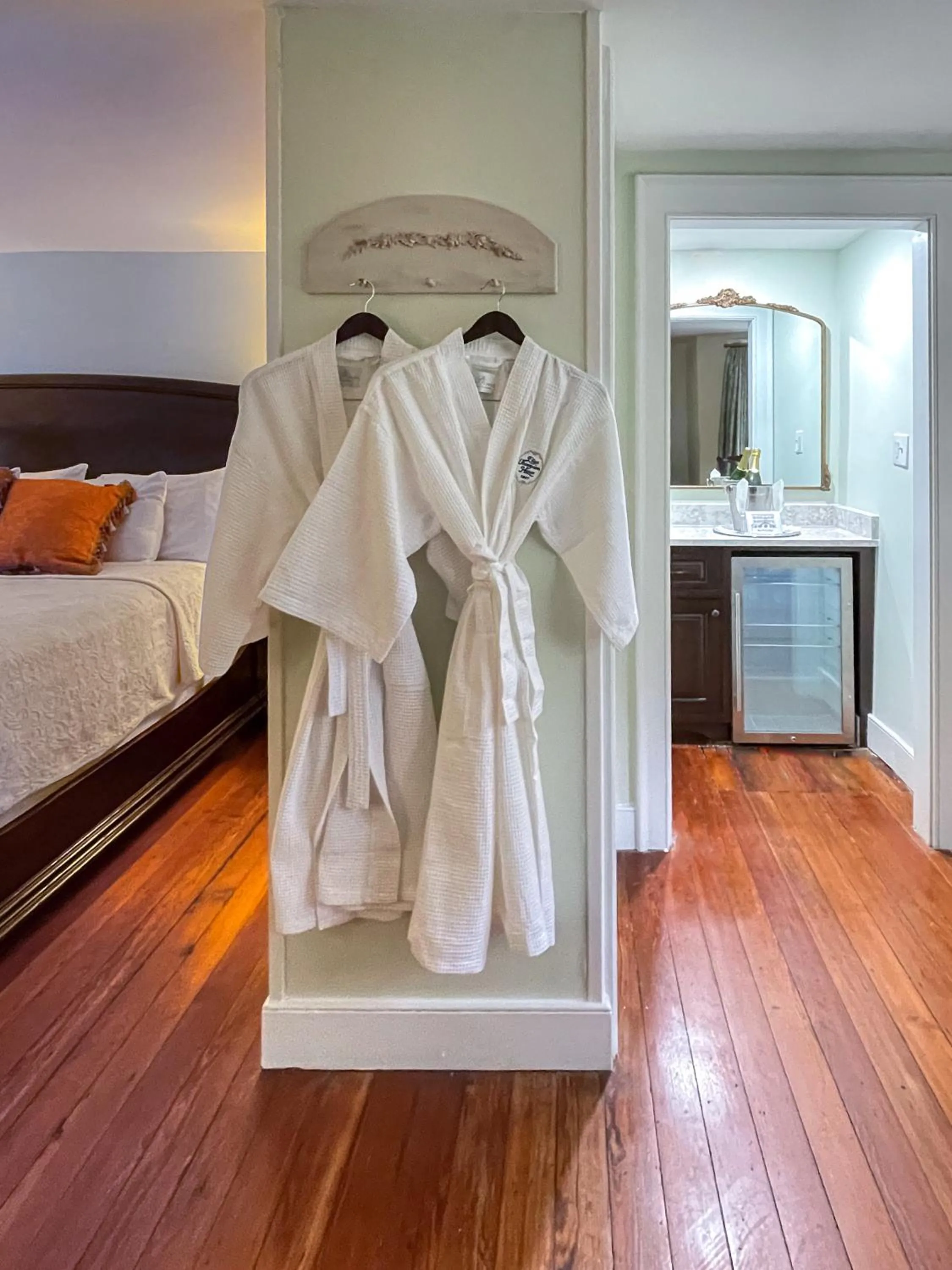 towels, Bed in Eliza Thompson House, Historic Inns of Savannah Collection