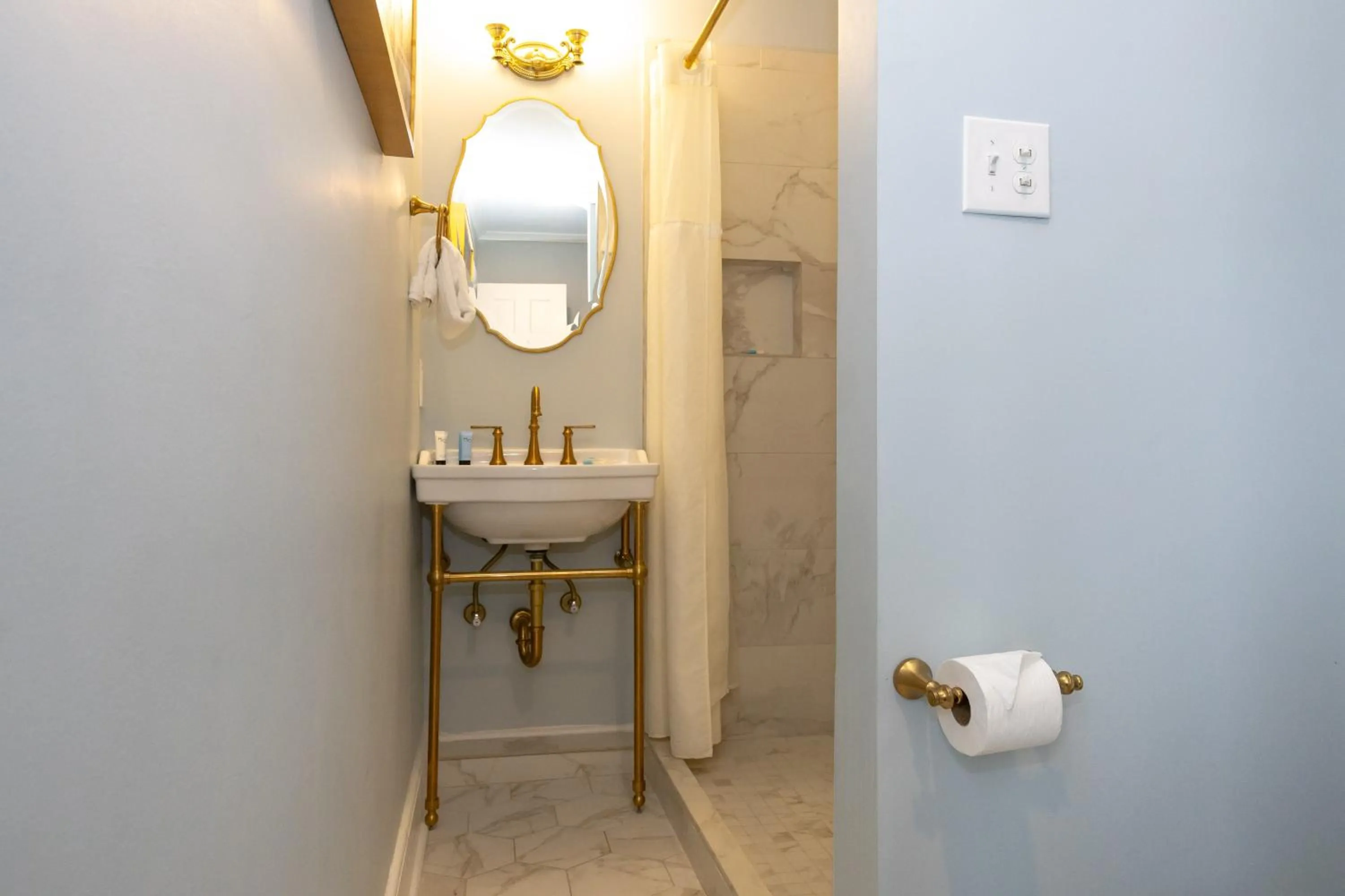 Bathroom in Eliza Thompson House, Historic Inns of Savannah Collection