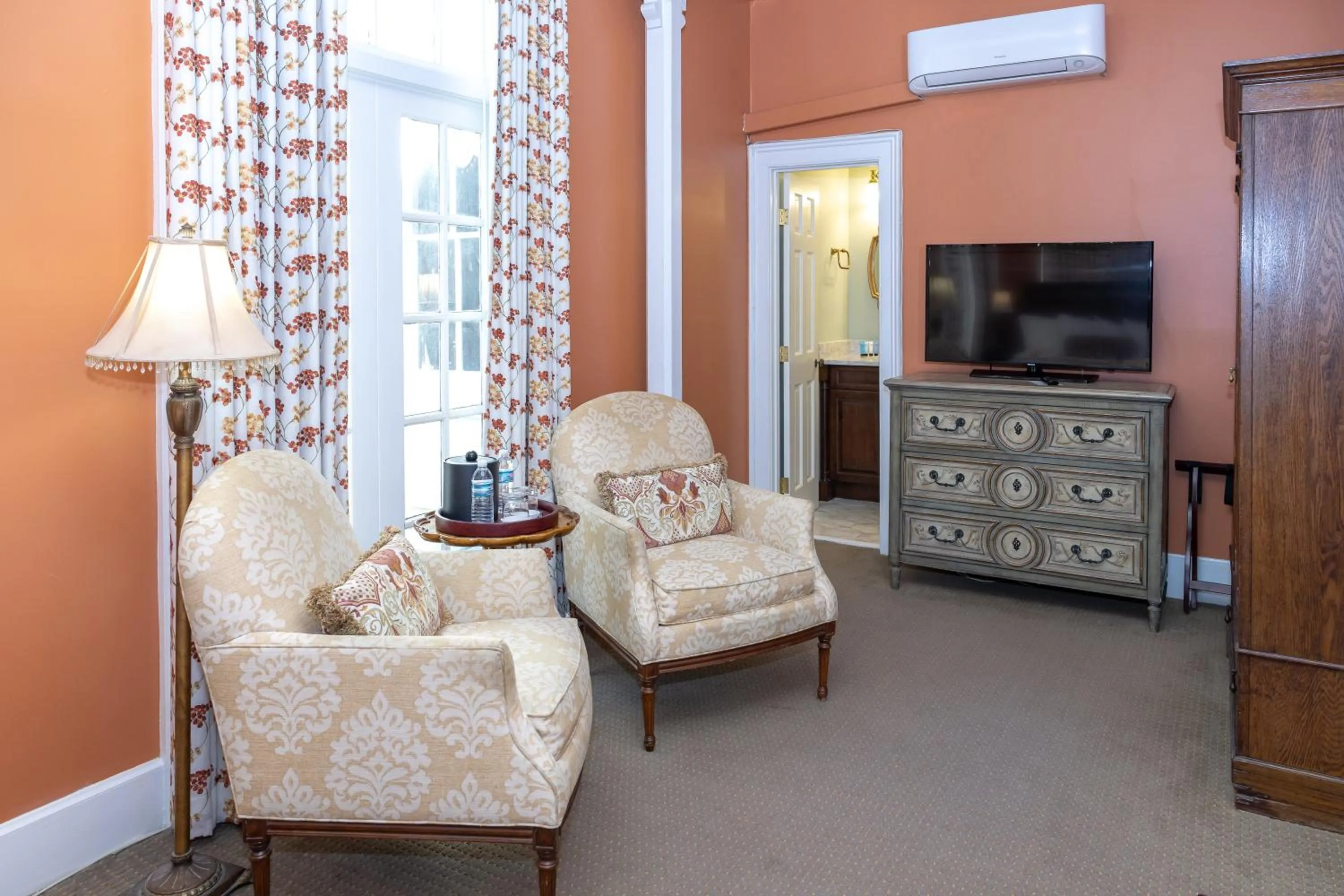 Bedroom in Eliza Thompson House, Historic Inns of Savannah Collection