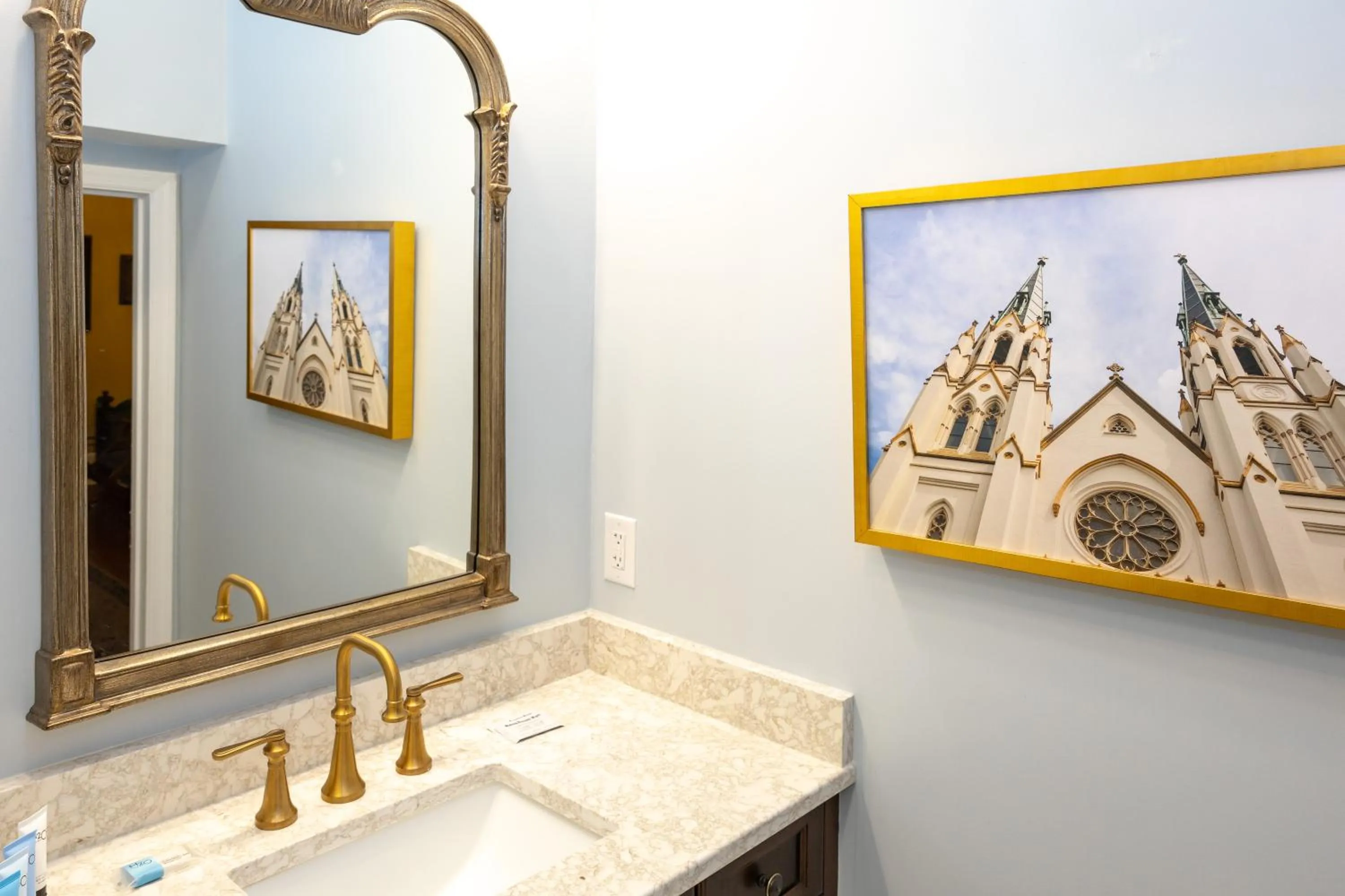 Bathroom in Eliza Thompson House, Historic Inns of Savannah Collection