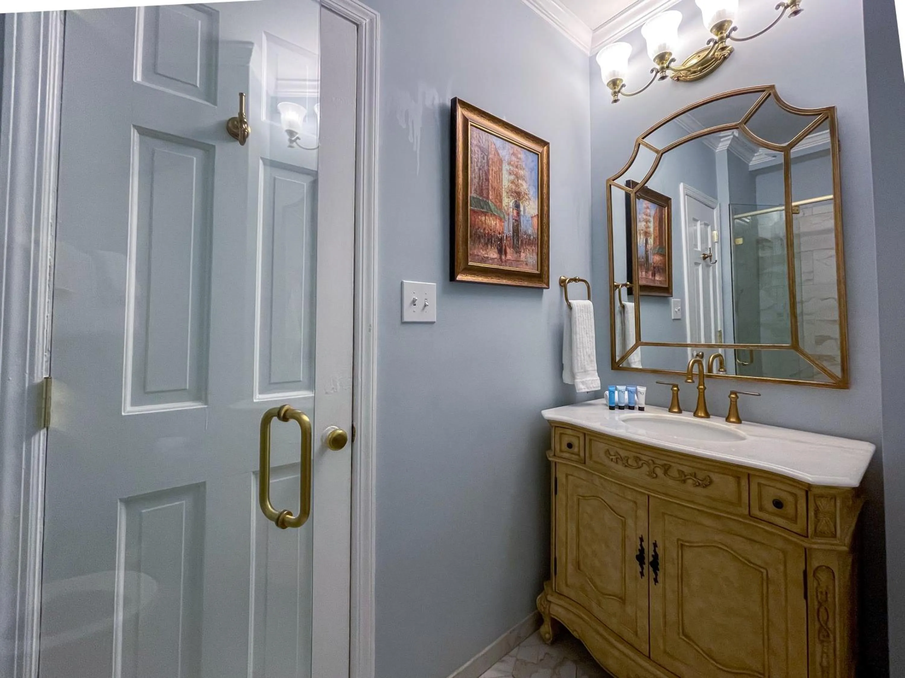 Bathroom in Eliza Thompson House, Historic Inns of Savannah Collection