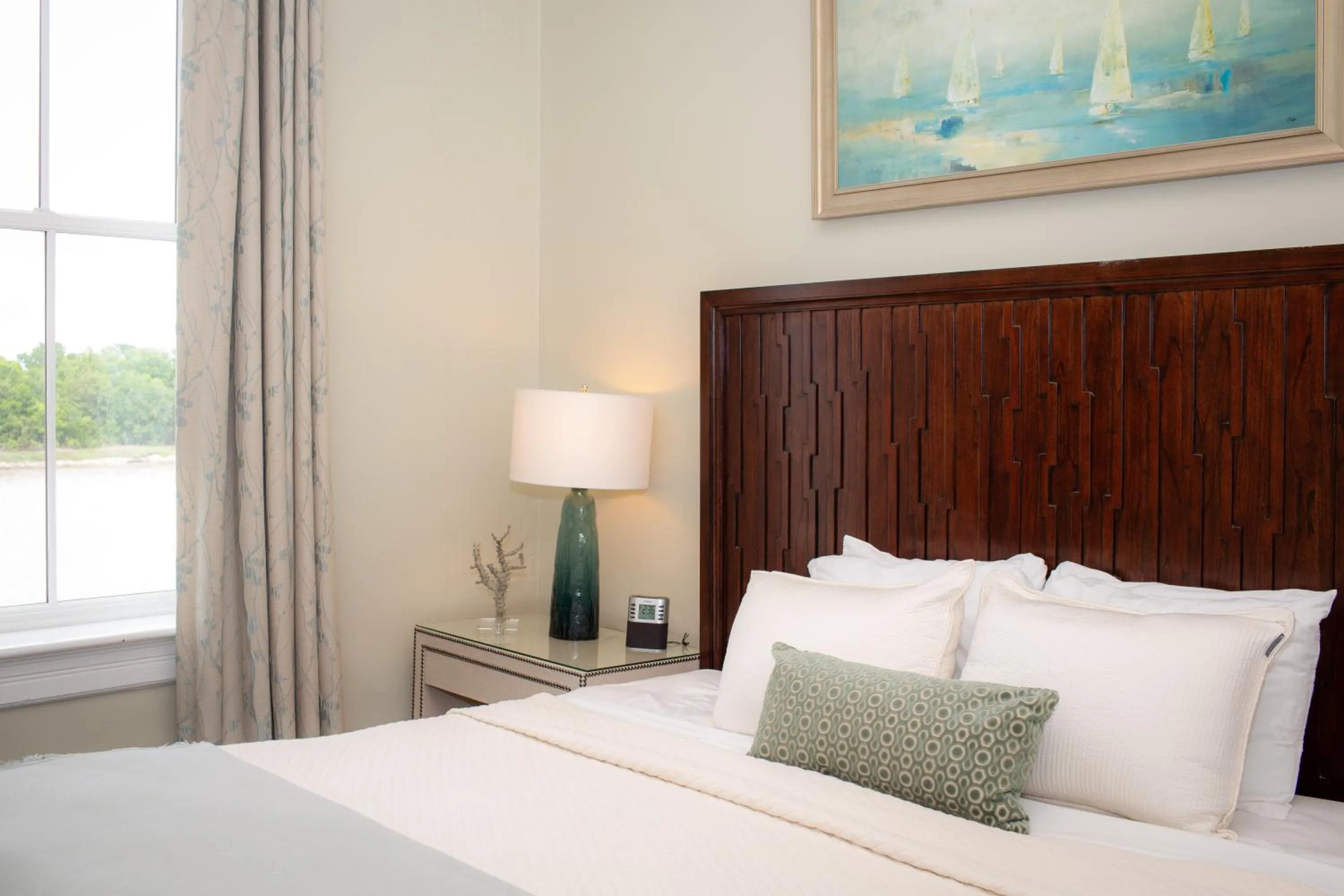 Bed in Olde Harbour Inn, Historic Inns of Savannah Collection