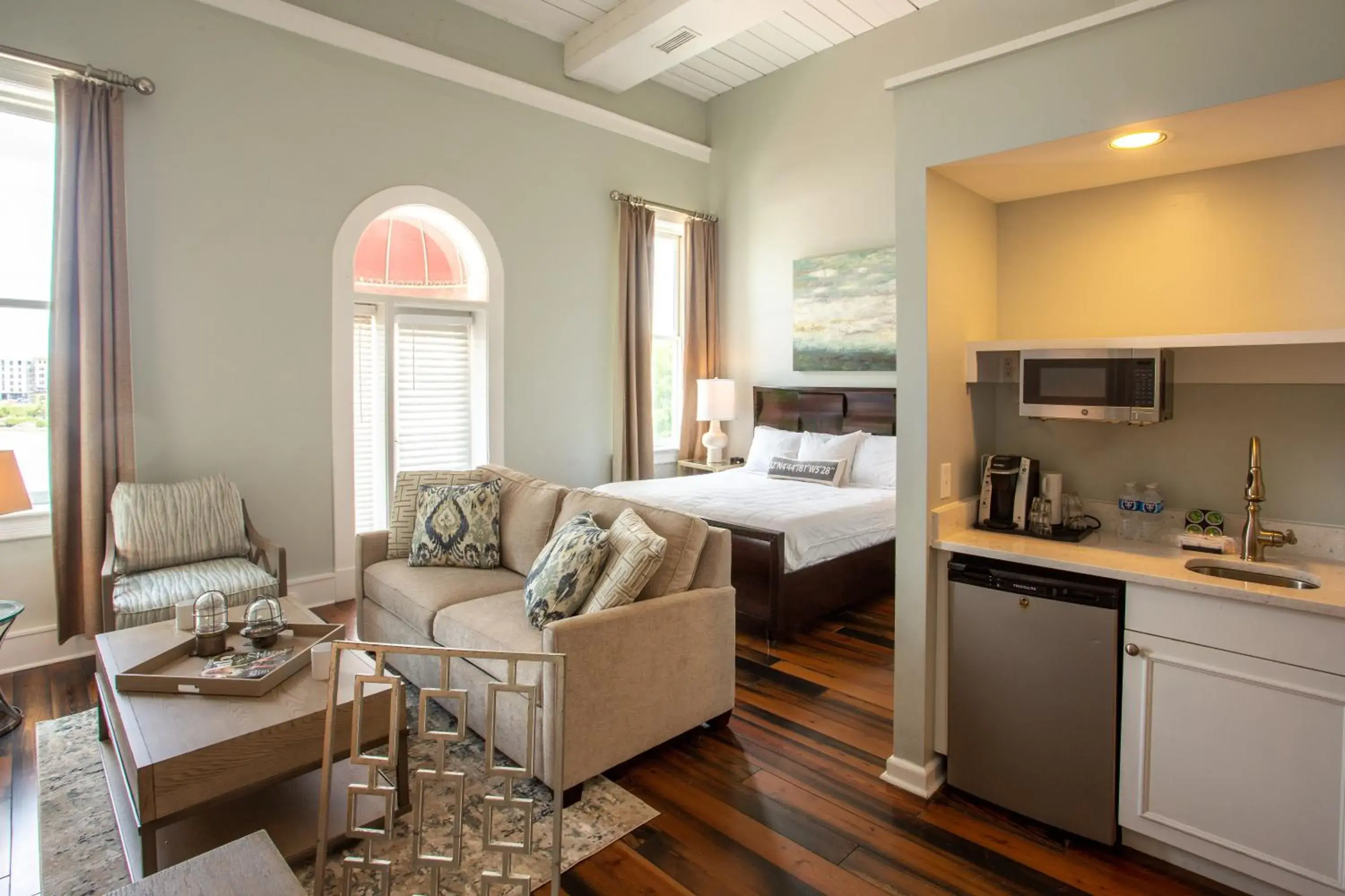 Bedroom, Bed in Olde Harbour Inn, Historic Inns of Savannah Collection Bedroom, Bed in Olde Harbour Inn, Historic Inns of Savannah Collection