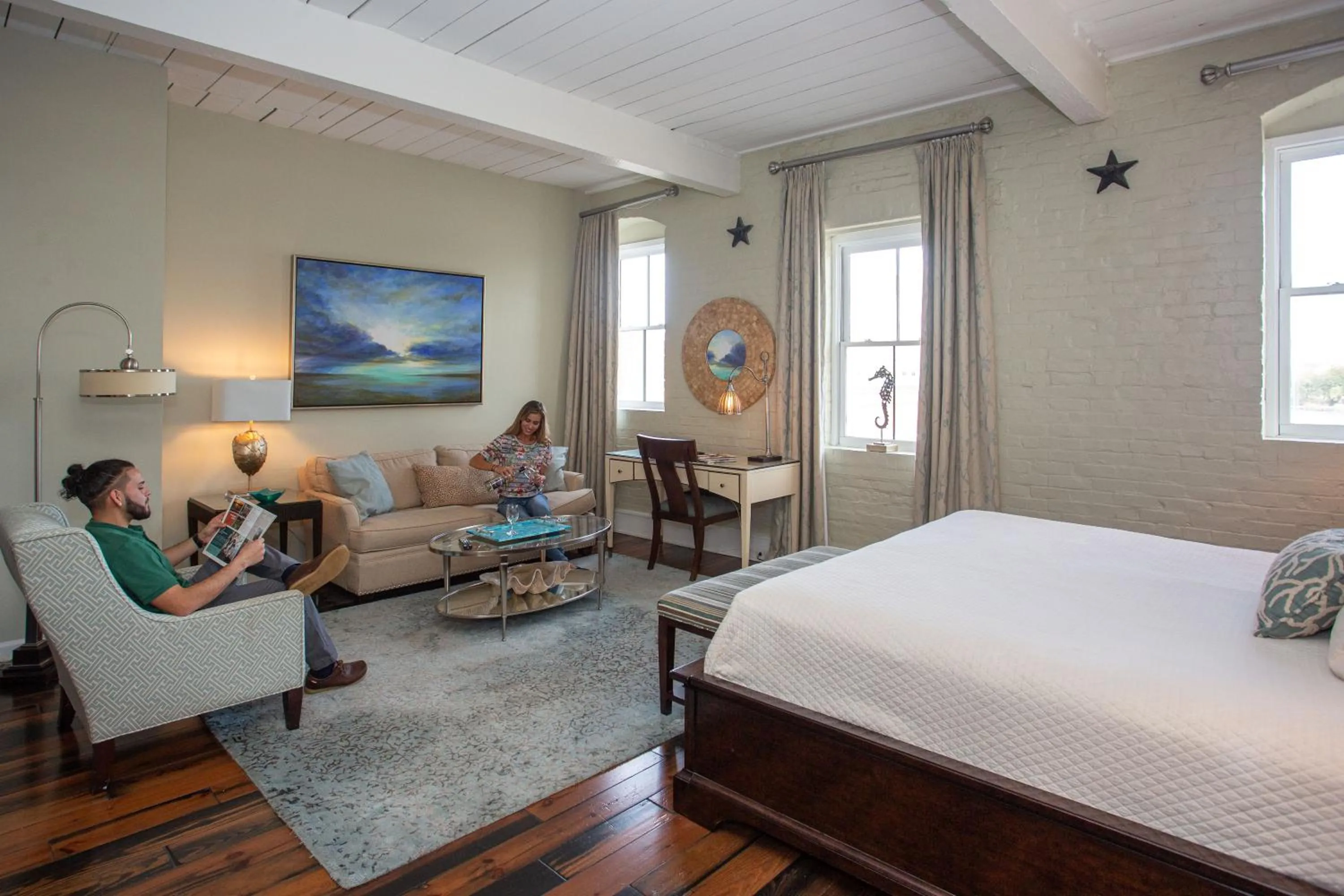 Photo of the whole room, Bed in Olde Harbour Inn, Historic Inns of Savannah Collection