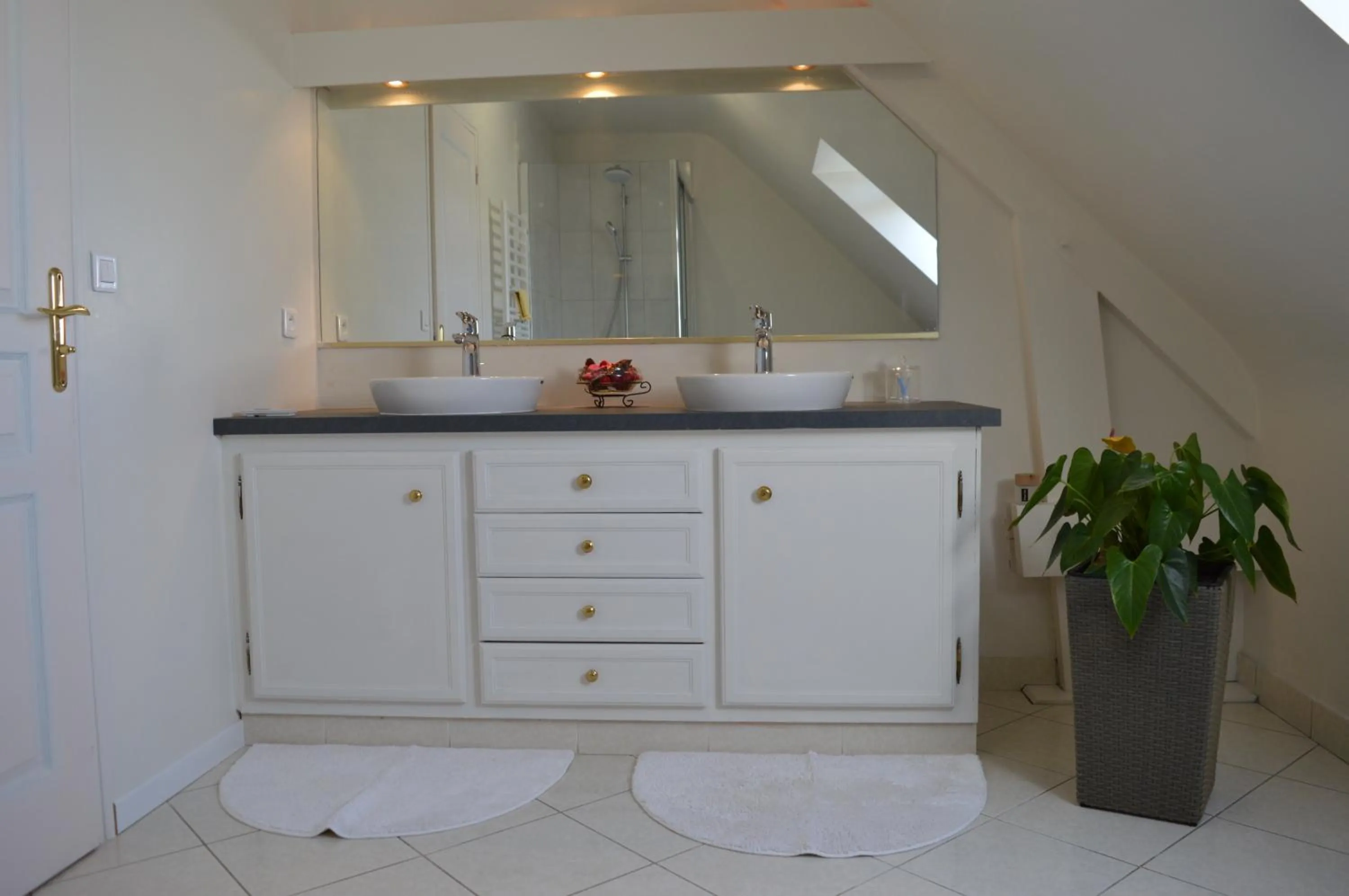Bathroom in Le Clos du Vieux Port