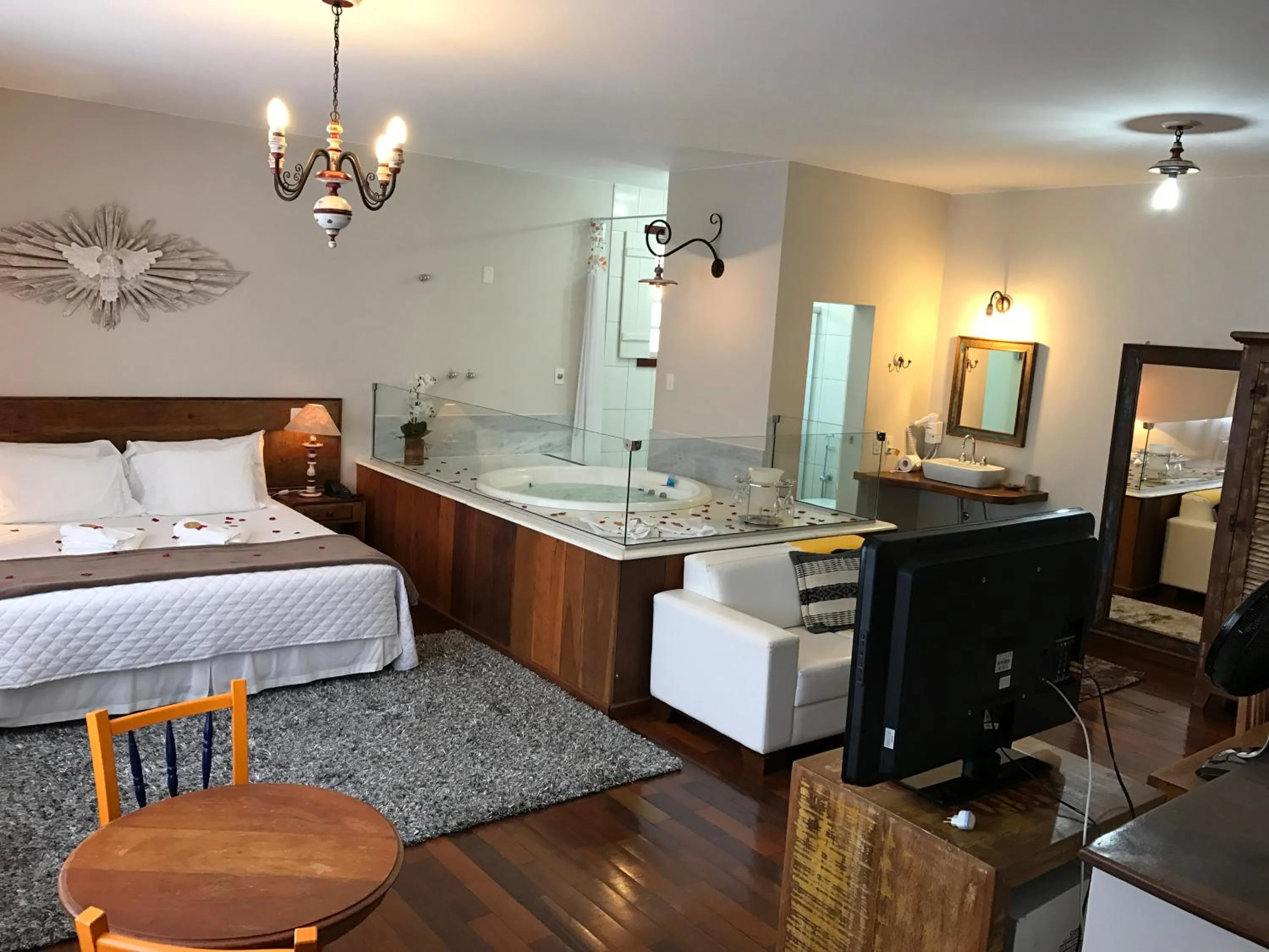 Bathroom, Bed in Pousada Ouro de Minas