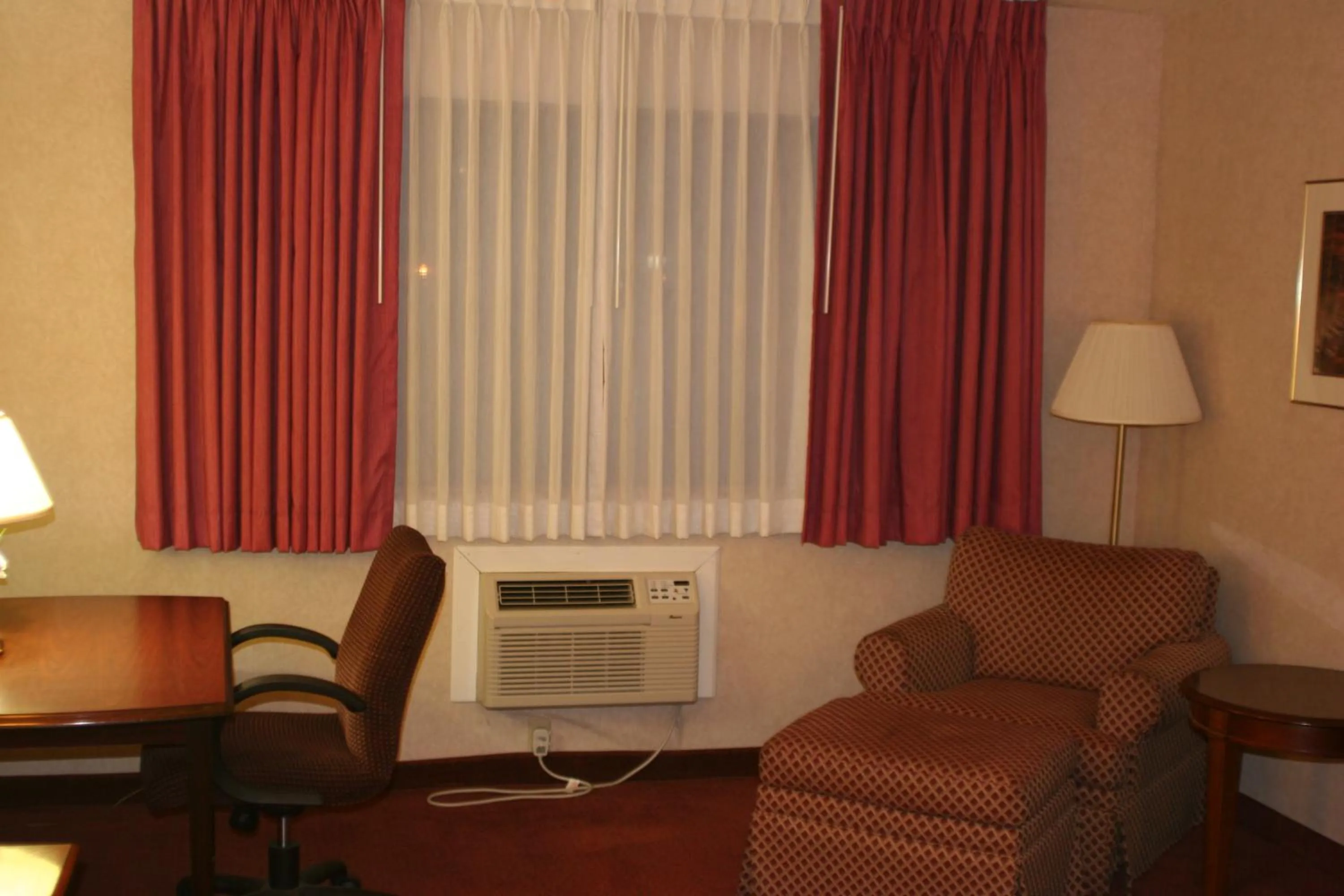 Photo of the whole room, Seating Area in Americas Best Value Inn Ullin Mounds