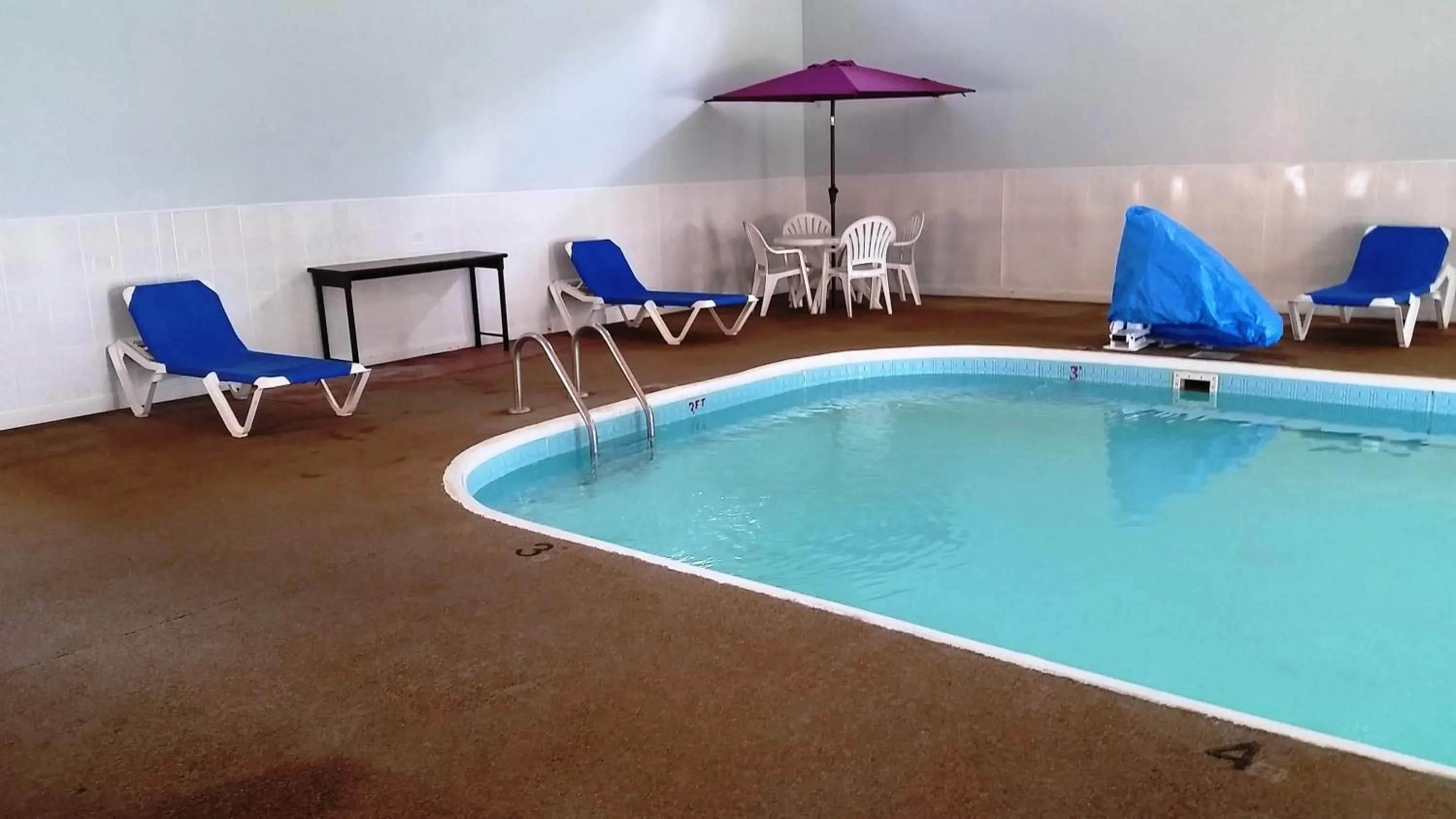 Property building, Swimming Pool in Americas Best Value Inn Ullin Mounds
