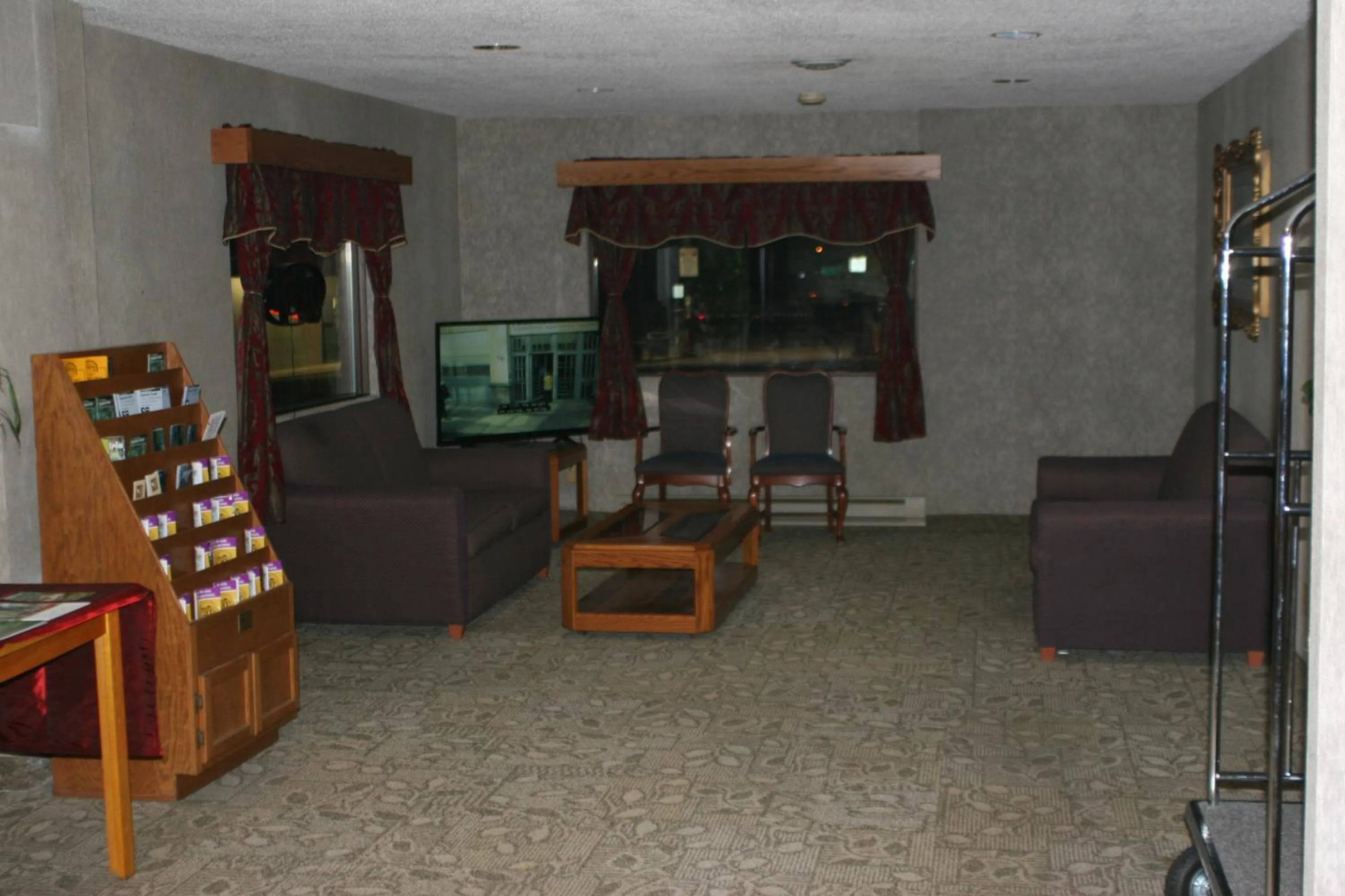 Communal lounge/ TV room in Americas Best Value Inn Ullin Mounds