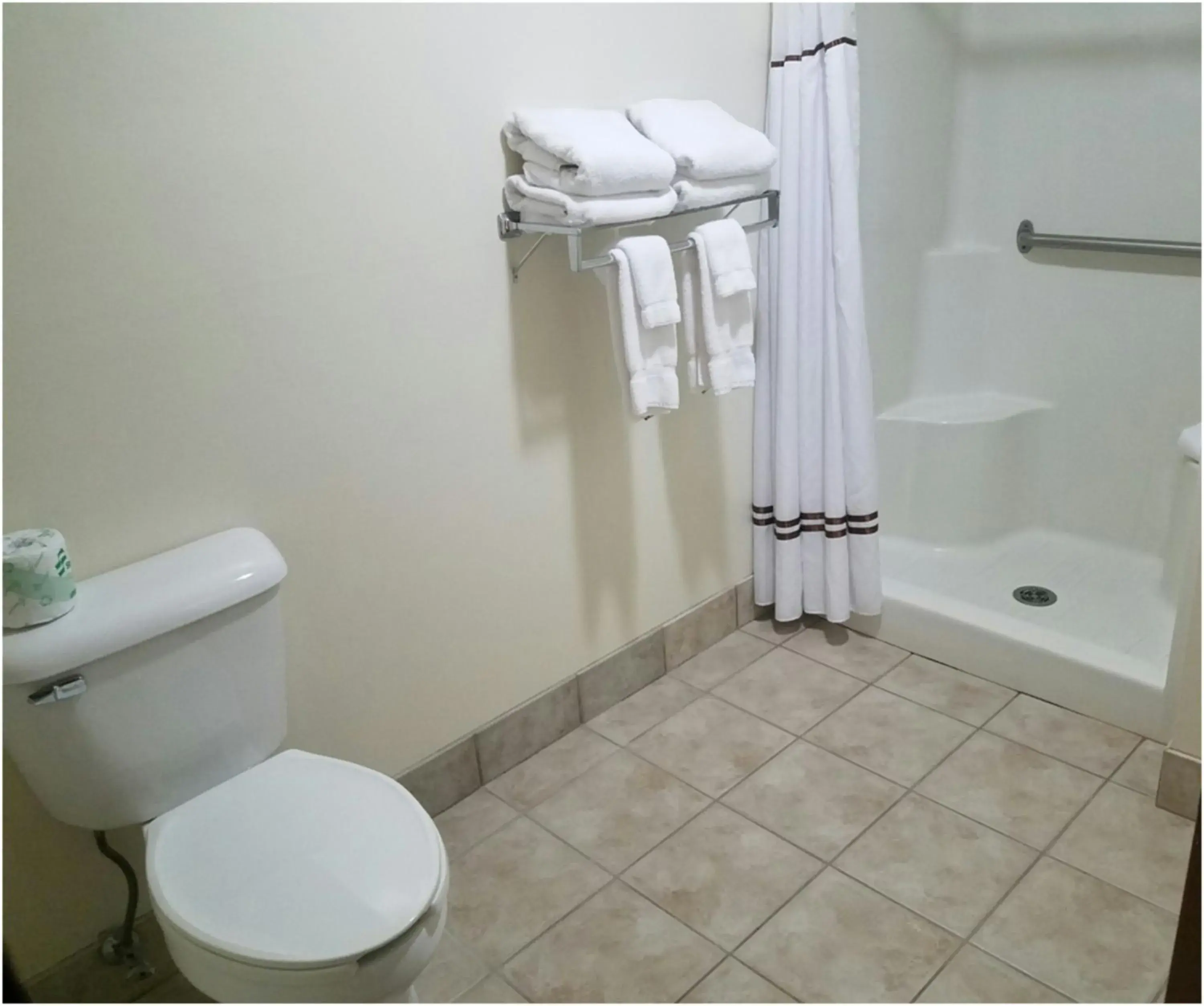 Bathroom in Harbor Winds Hotel Bathroom in Harbor Winds Hotel