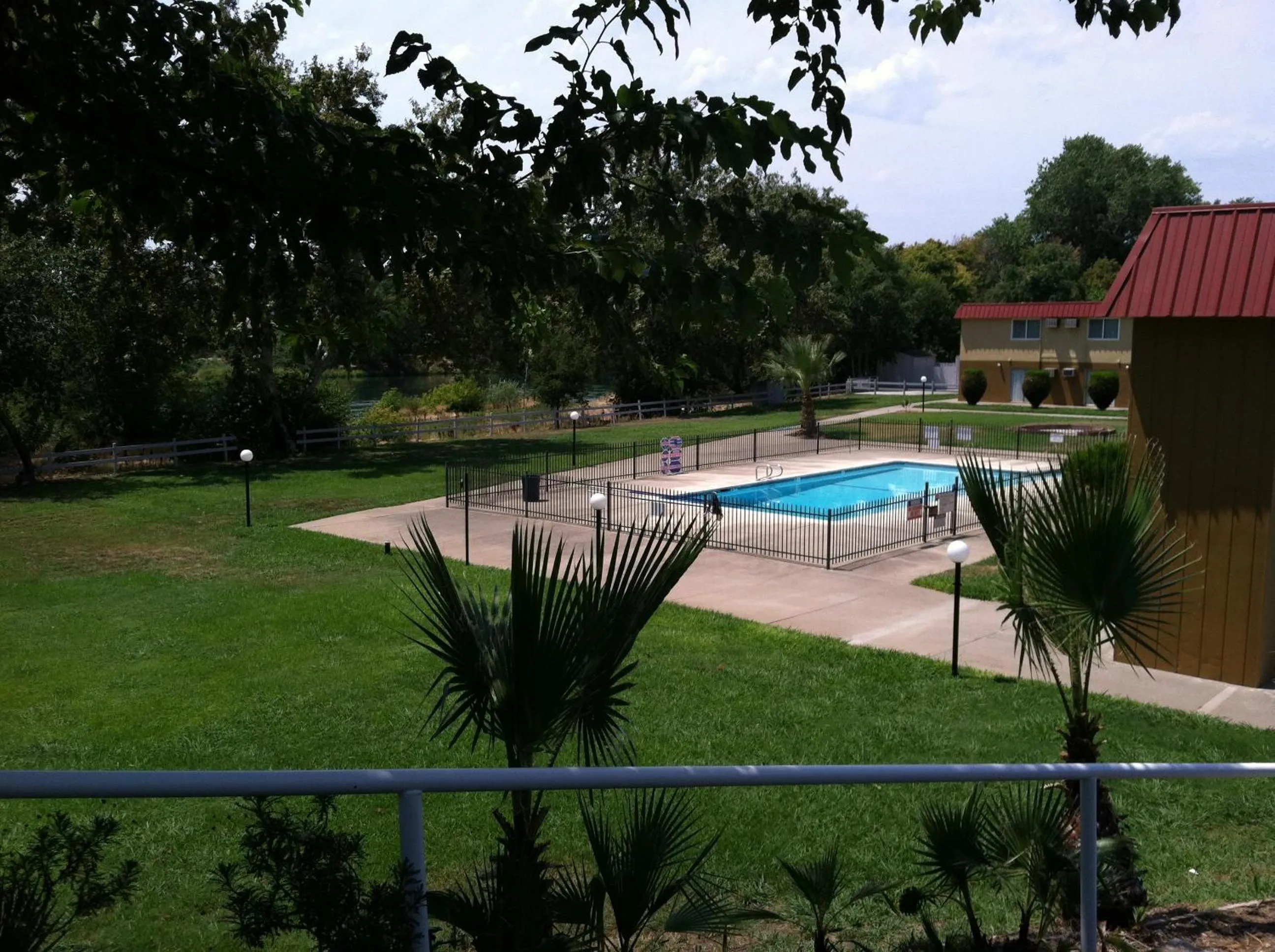 Garden in Travelodge by Wyndham Red Bluff South of Redding
