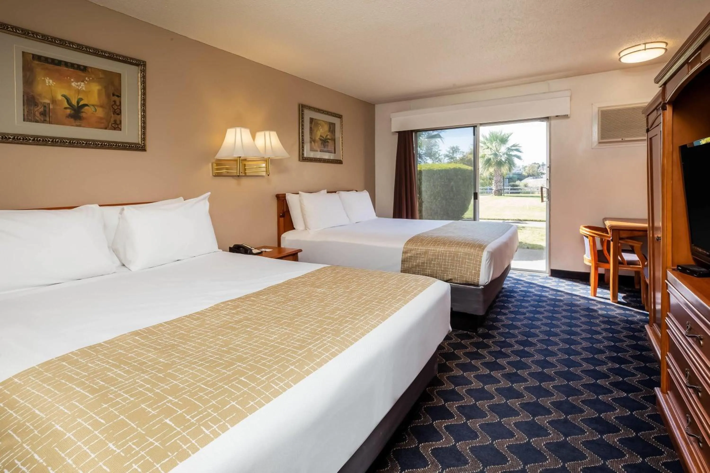 Photo of the whole room, Bed in Travelodge by Wyndham Red Bluff South of Redding