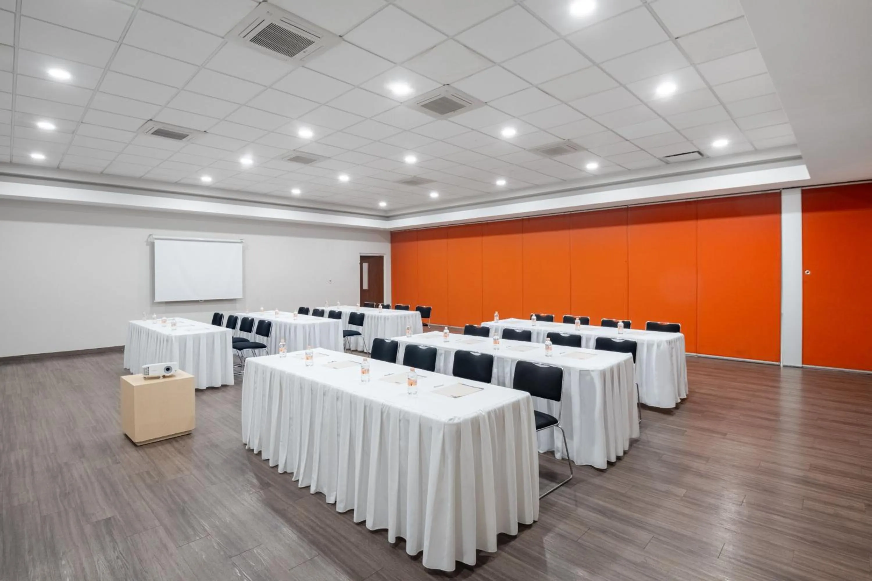 Meeting/conference room in City Express by Marriott Silao Aeropuerto