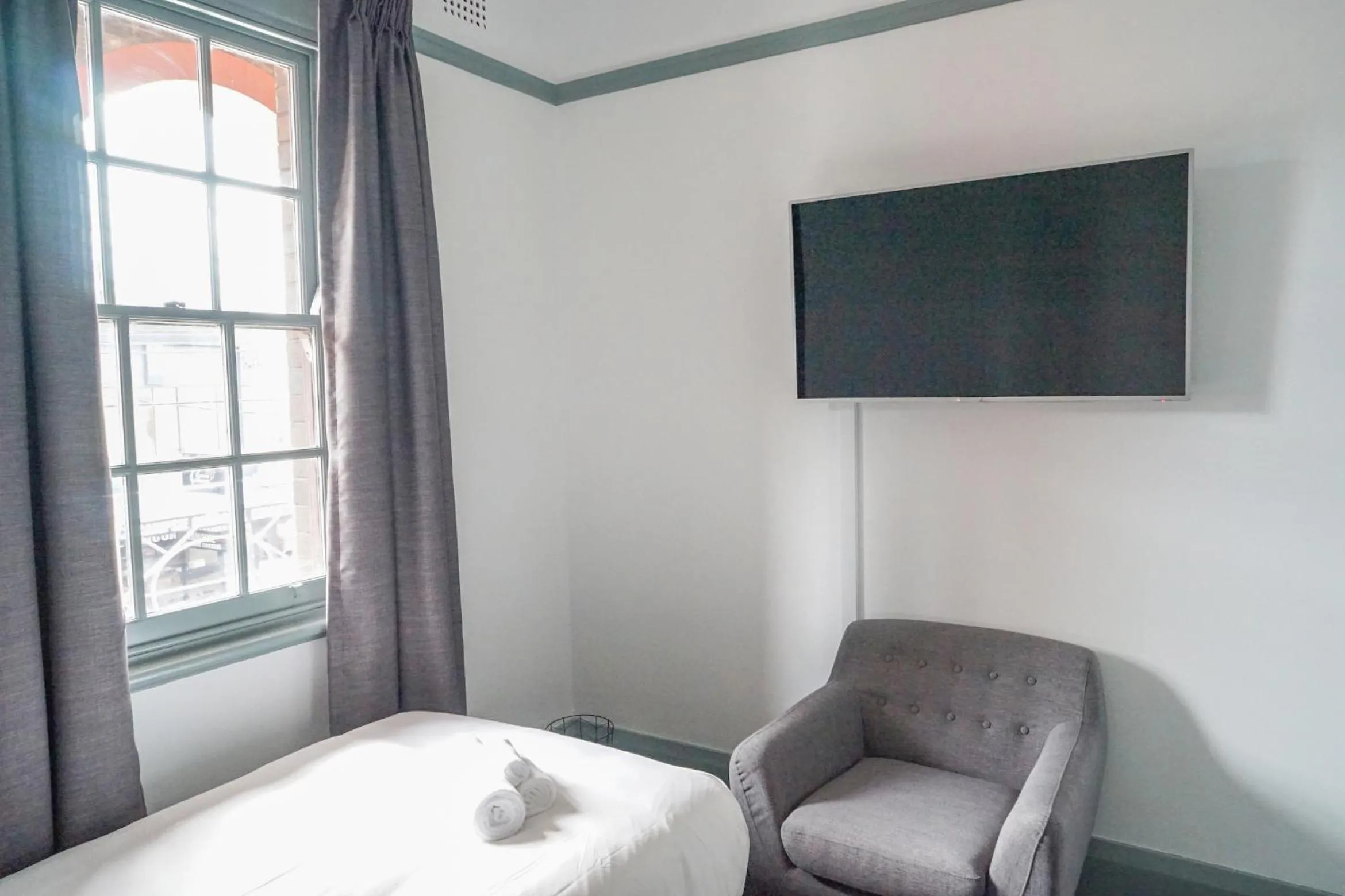 Bedroom, Bed in Oasis on Beamish Hotel