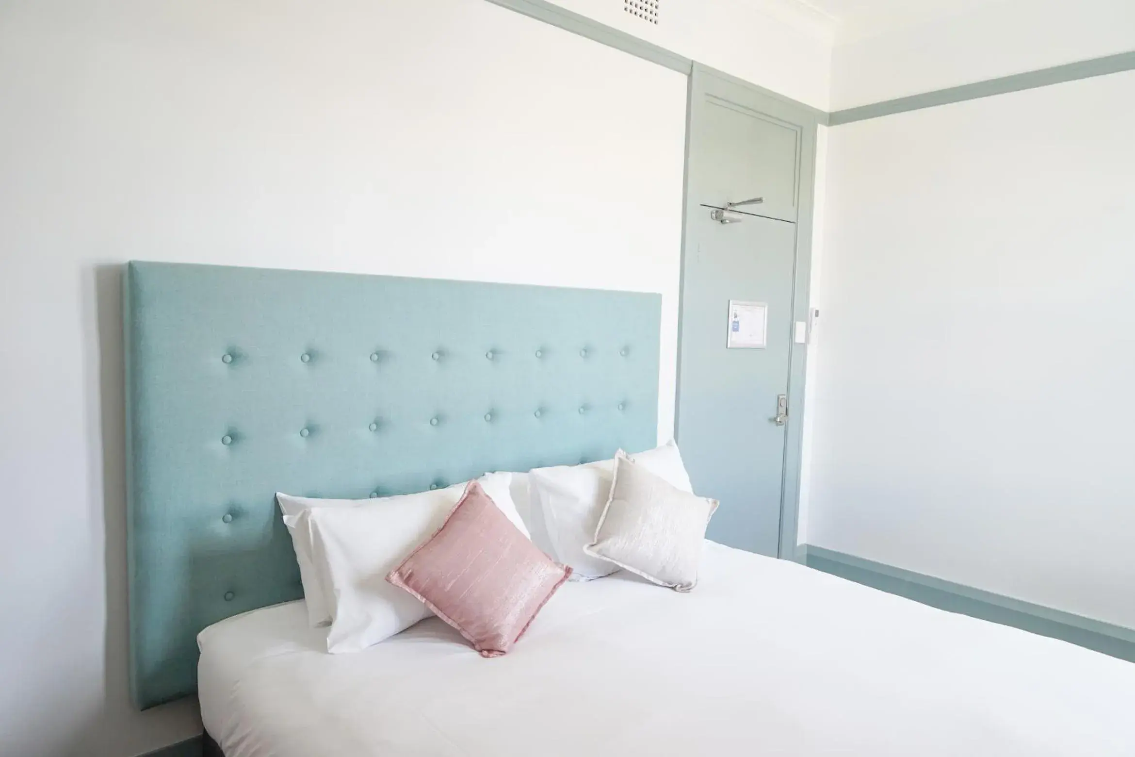 King Room with Shared Bathroom in Oasis on Beamish Hotel King Room with Shared Bathroom in Oasis on Beamish Hotel