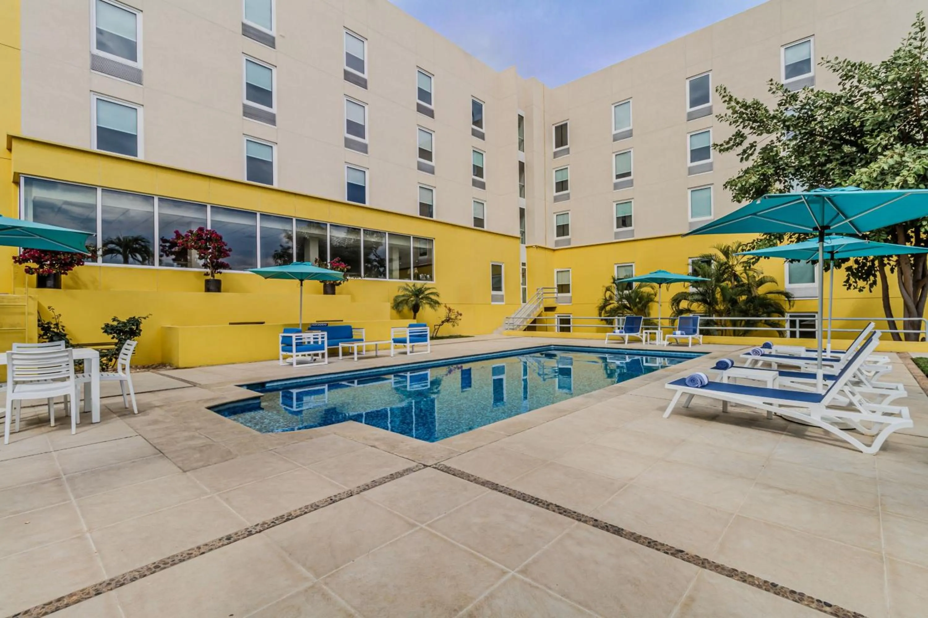 Swimming pool in City Express by Marriott Tuxtla Gutiérrez