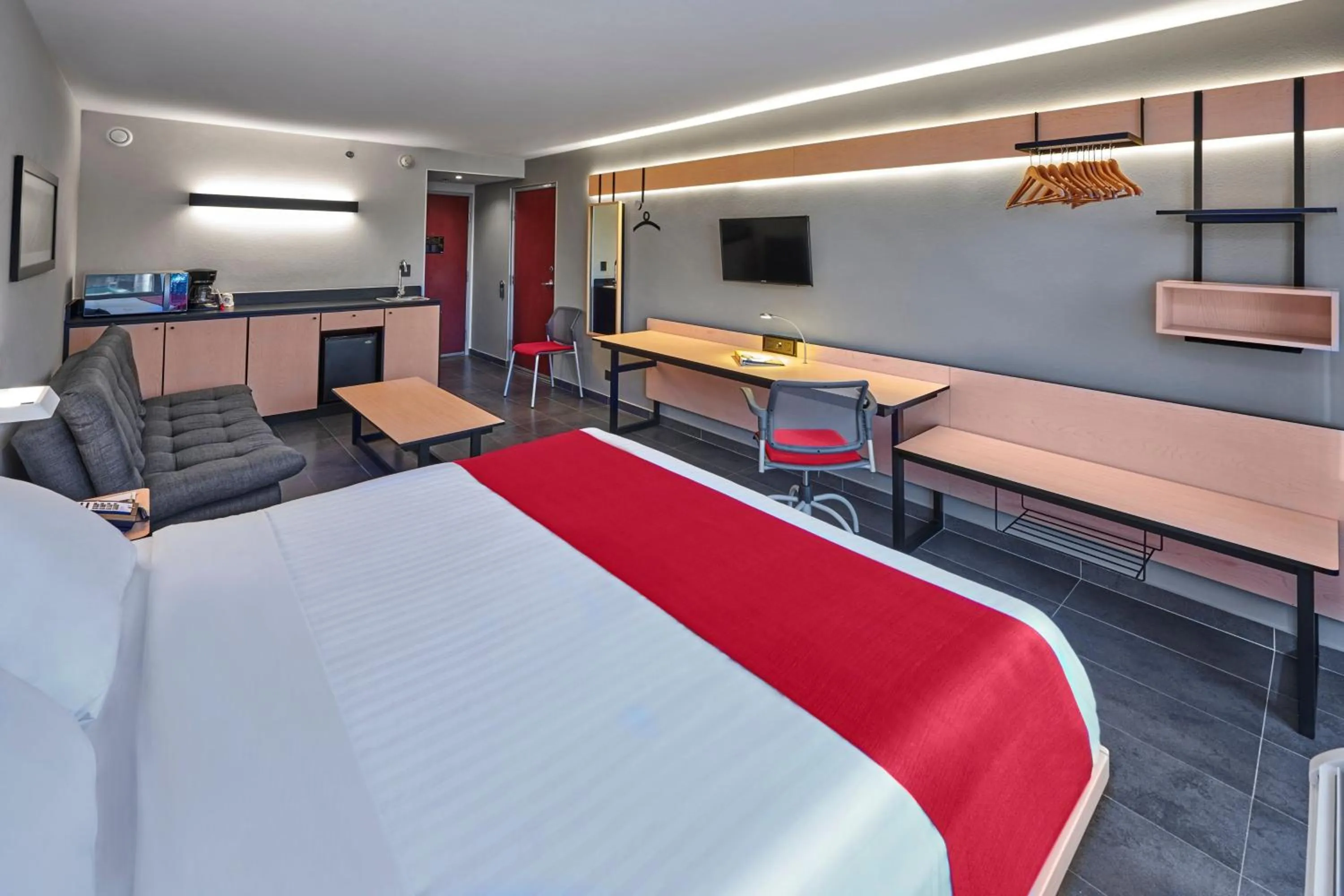 Photo of the whole room in City Express by Marriott Tampico