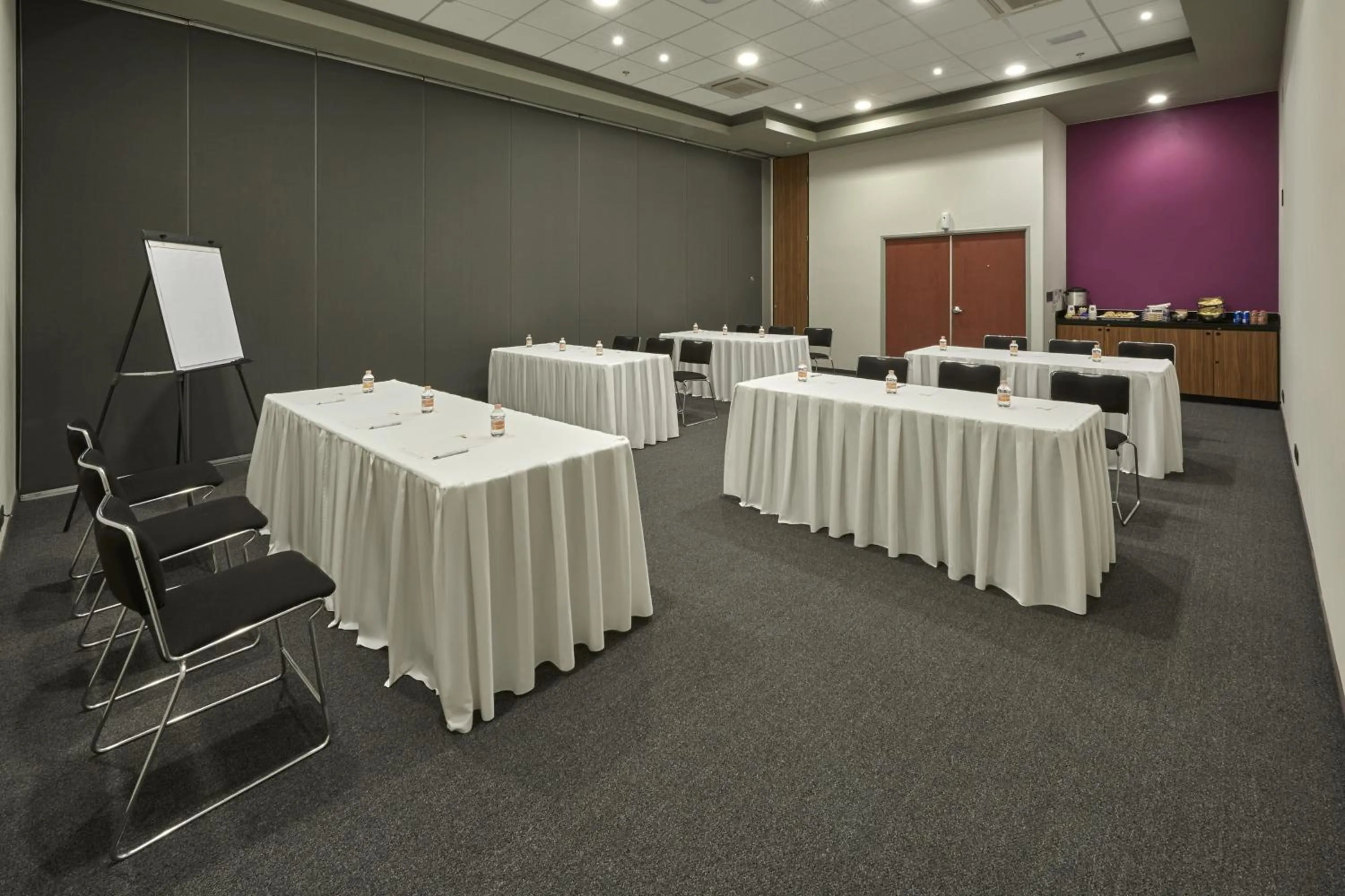 Meeting/conference room in City Express by Marriott Tampico