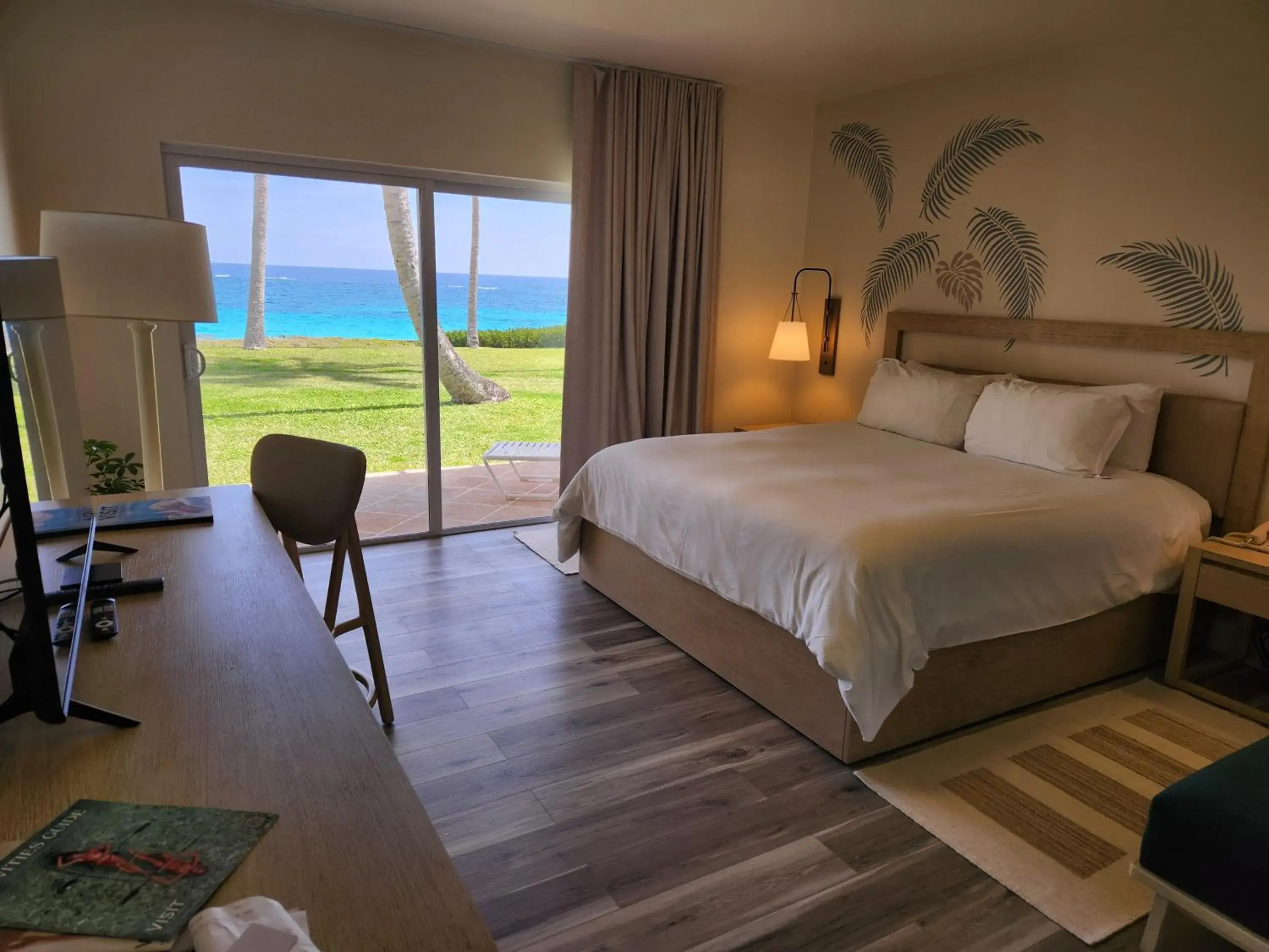 Bed in Coco Reef Bermuda Bed in Coco Reef Bermuda