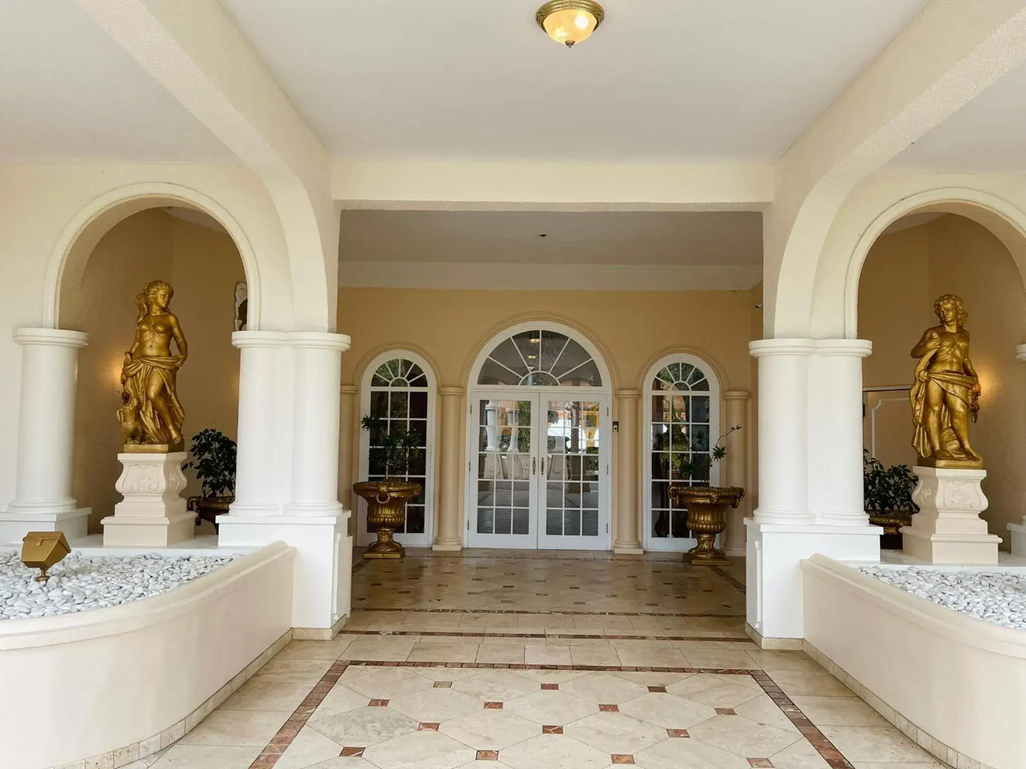 Facade/entrance in Coco Reef Bermuda Facade/entrance in Coco Reef Bermuda