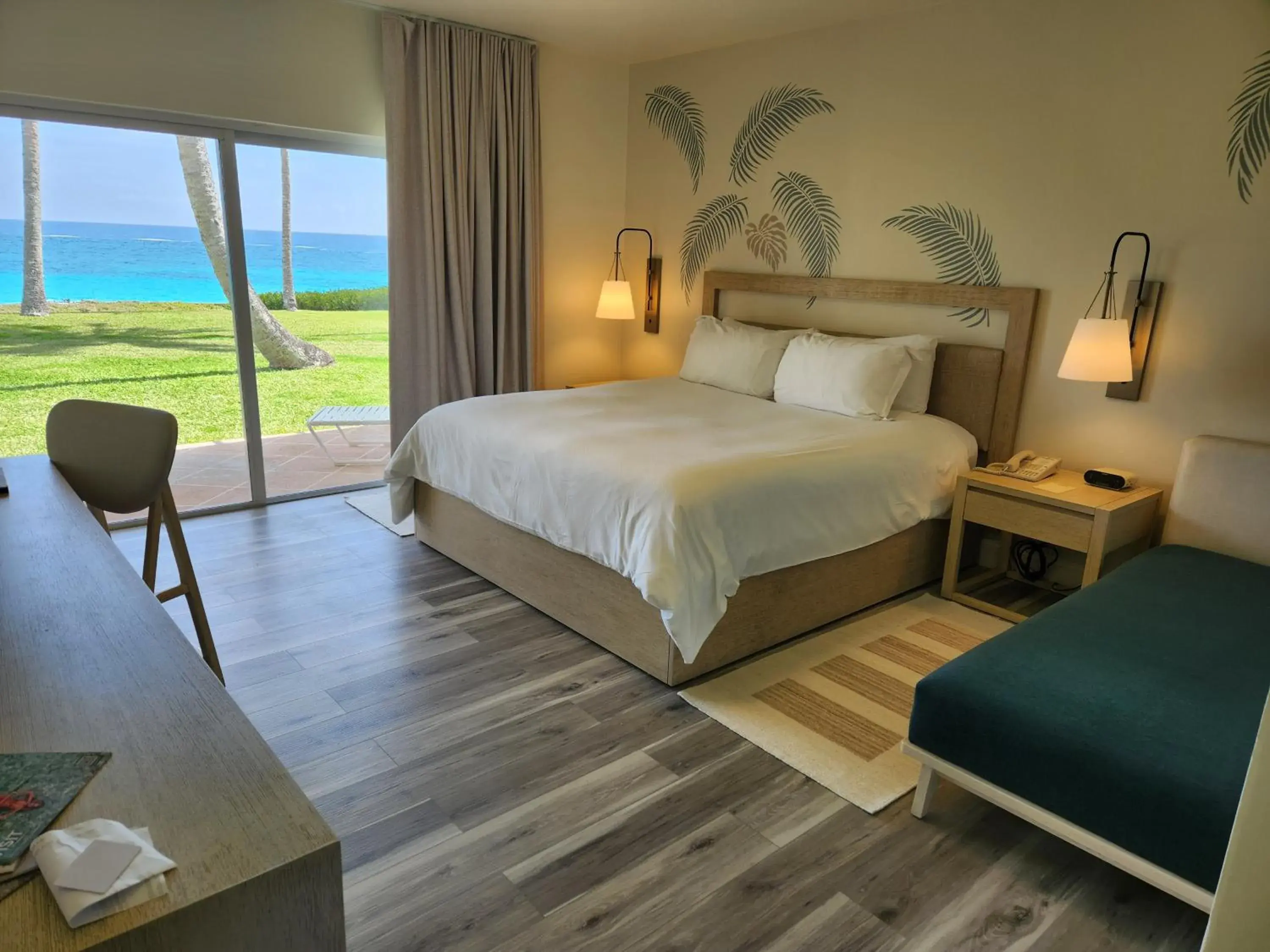 Bed in Coco Reef Bermuda Bed in Coco Reef Bermuda