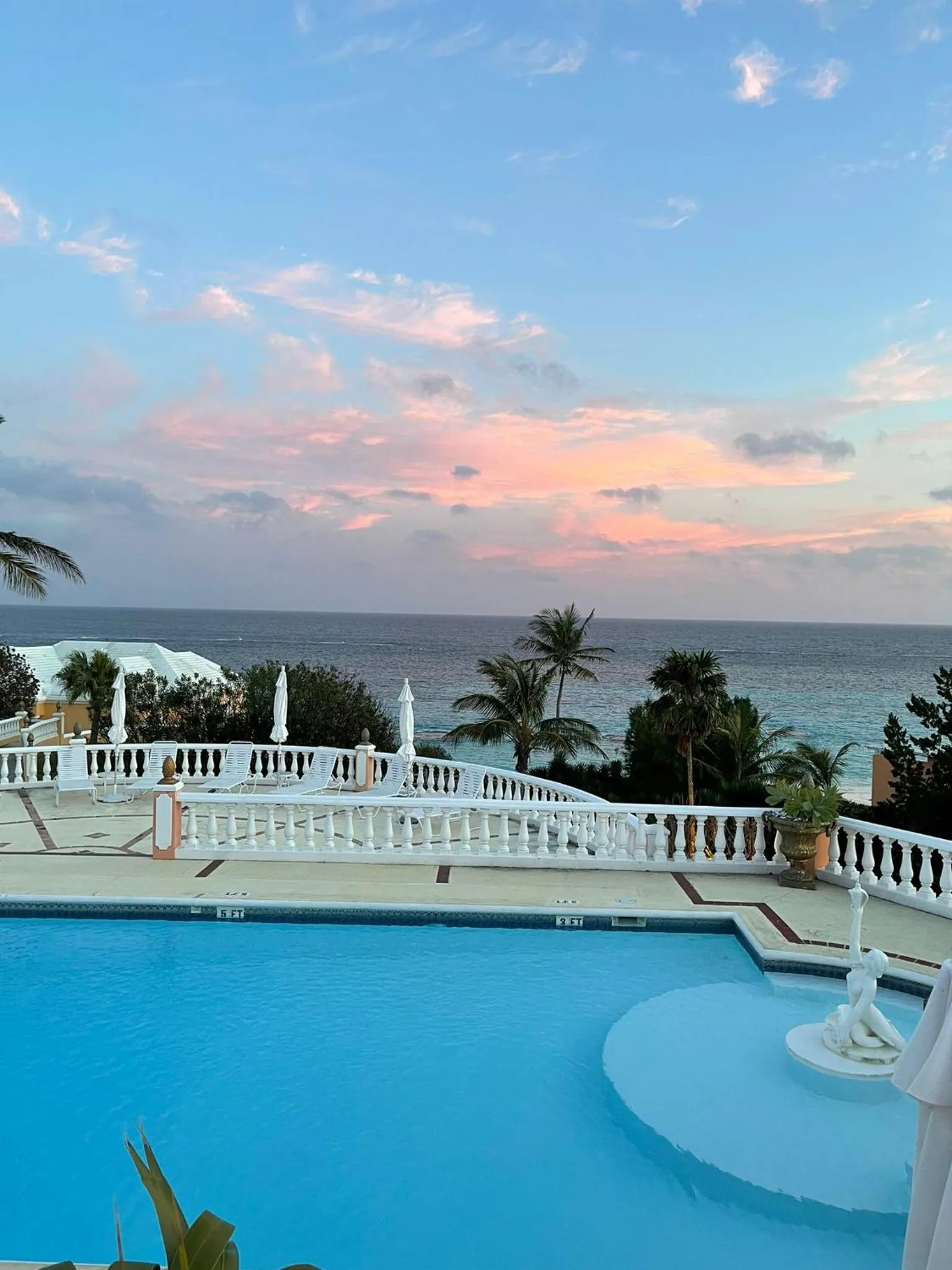 Swimming pool in Coco Reef Bermuda