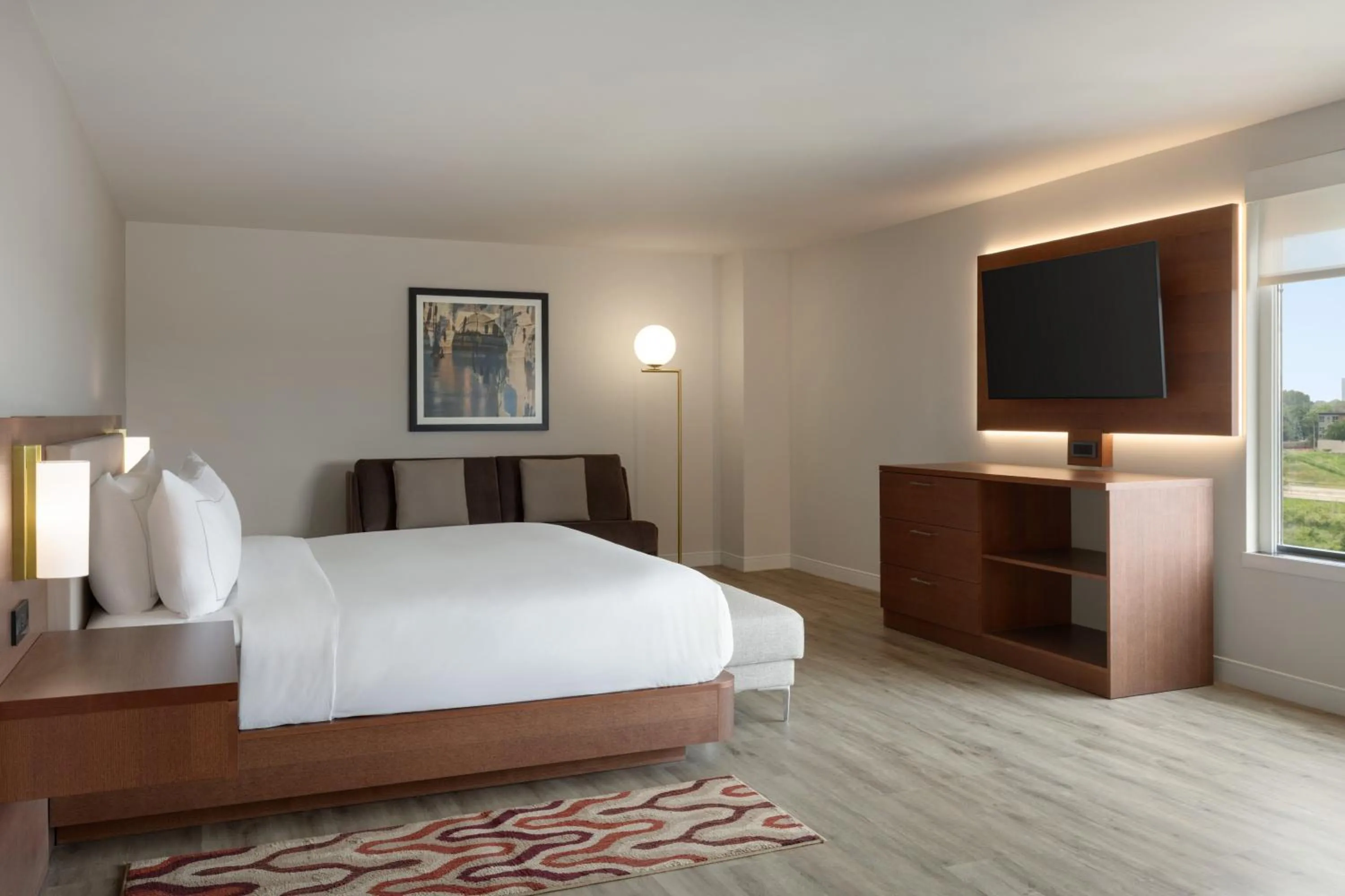 Bedroom, Bed in DoubleTree by Hilton Bloomington Minneapolis South