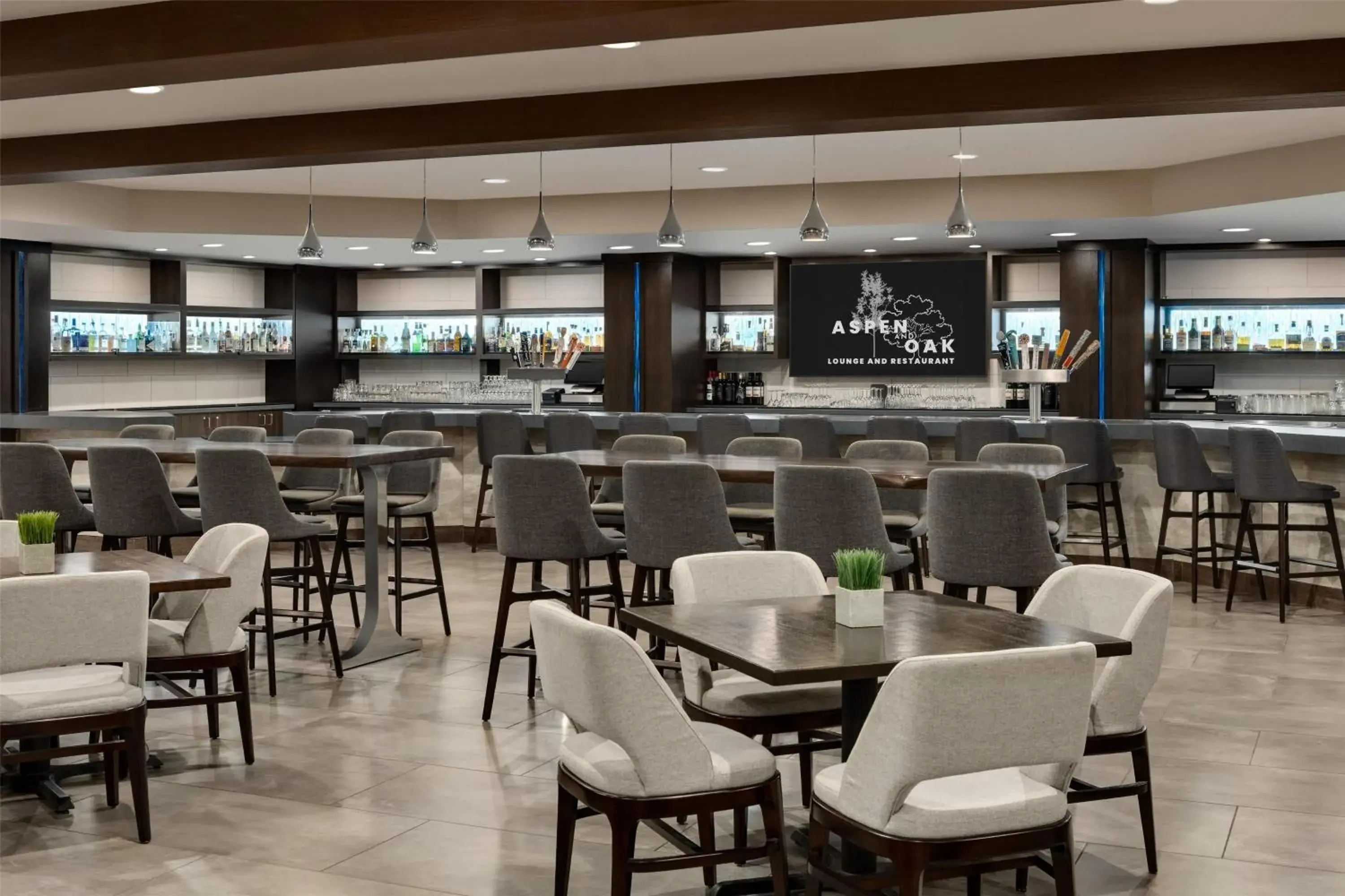Lounge or bar in DoubleTree by Hilton Bloomington Minneapolis South Lounge or bar in DoubleTree by Hilton Bloomington Minneapolis South