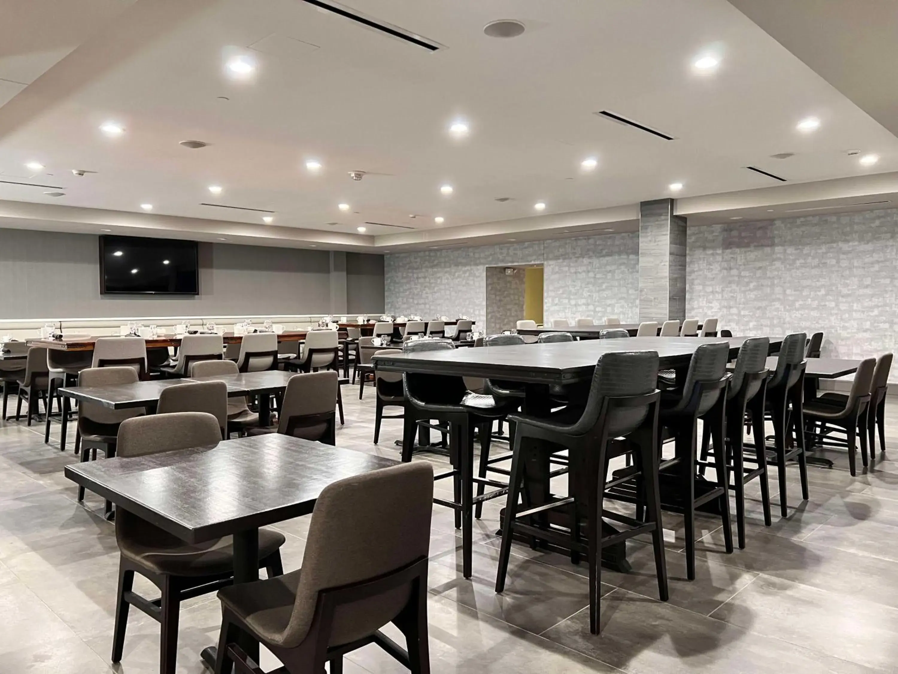 Restaurant/places to eat in DoubleTree by Hilton Bloomington Minneapolis South Restaurant/places to eat in DoubleTree by Hilton Bloomington Minneapolis South