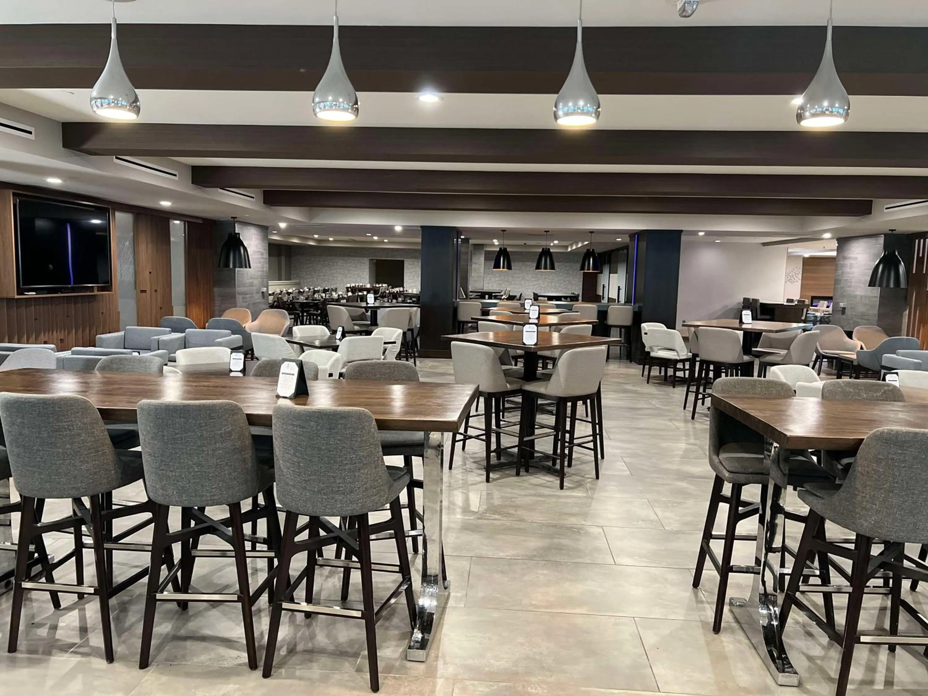 Restaurant/places to eat in DoubleTree by Hilton Bloomington Minneapolis South