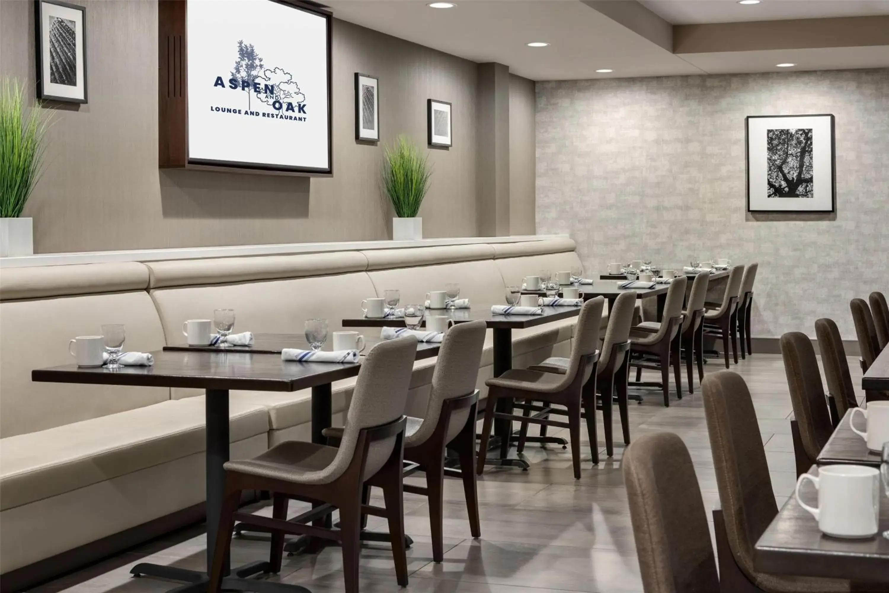 Restaurant/places to eat in DoubleTree by Hilton Bloomington Minneapolis South Restaurant/places to eat in DoubleTree by Hilton Bloomington Minneapolis South