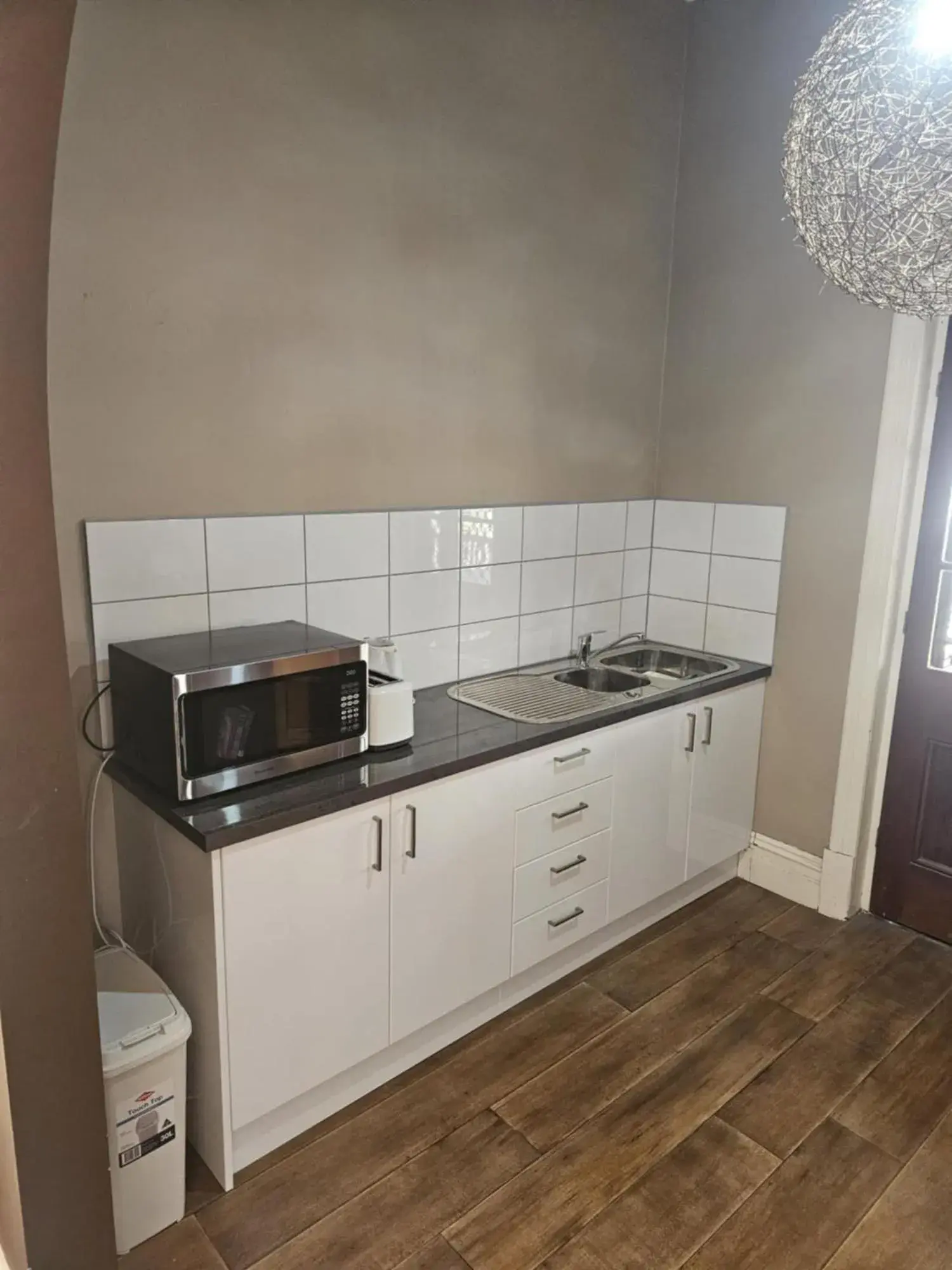 Premium Queen Room with Shared Bathroom in Balcony On Sixth Lodge Premium Queen Room with Shared Bathroom in Balcony On Sixth Lodge