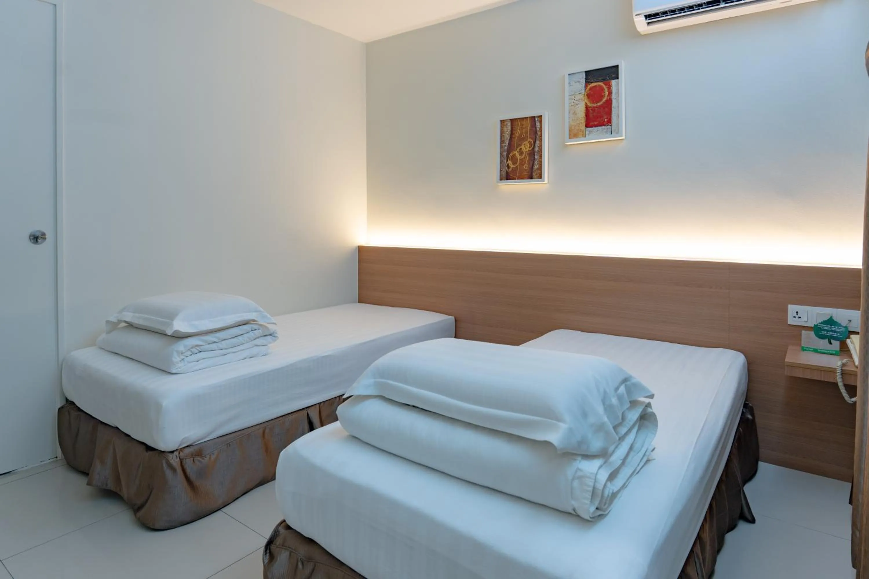 Bedroom, Bed in Green Hotel