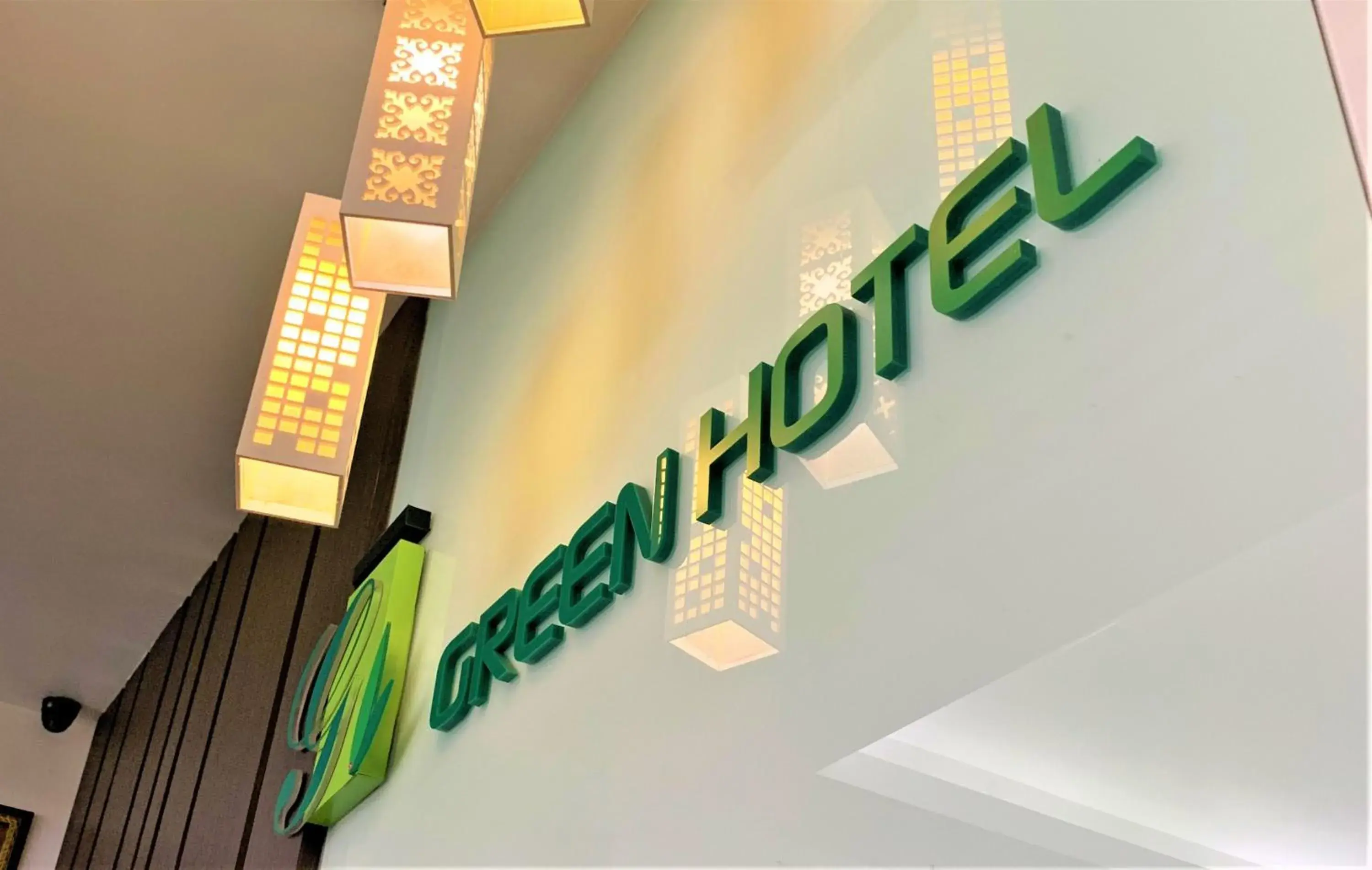Lobby or reception, Property Logo/Sign in Green Hotel