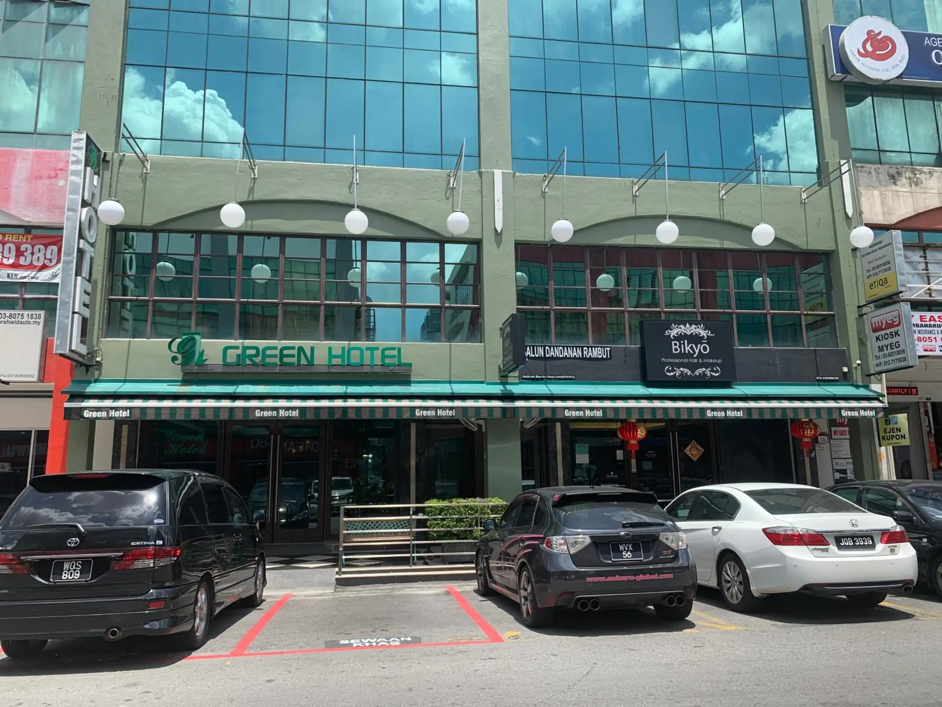 Property Building in Green Hotel