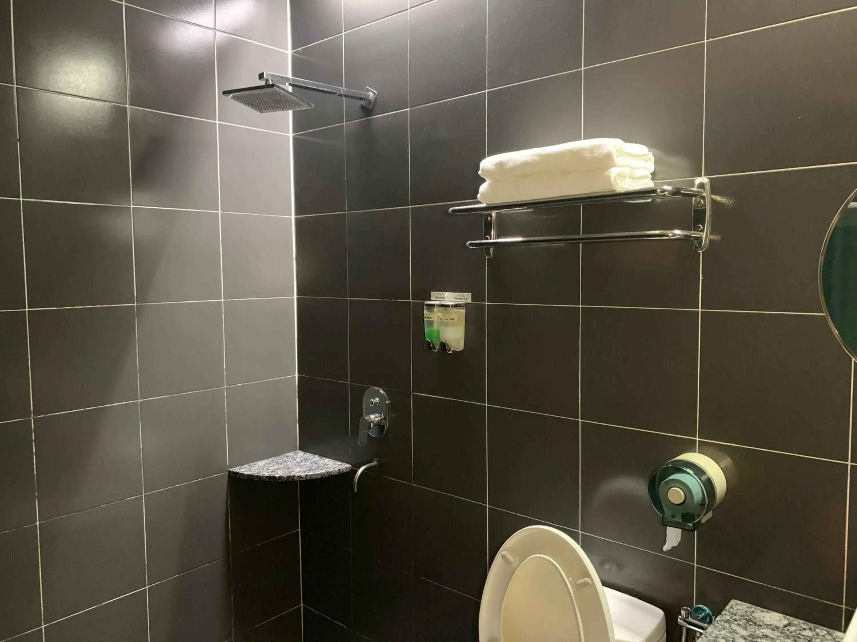 Bathroom in Green Hotel