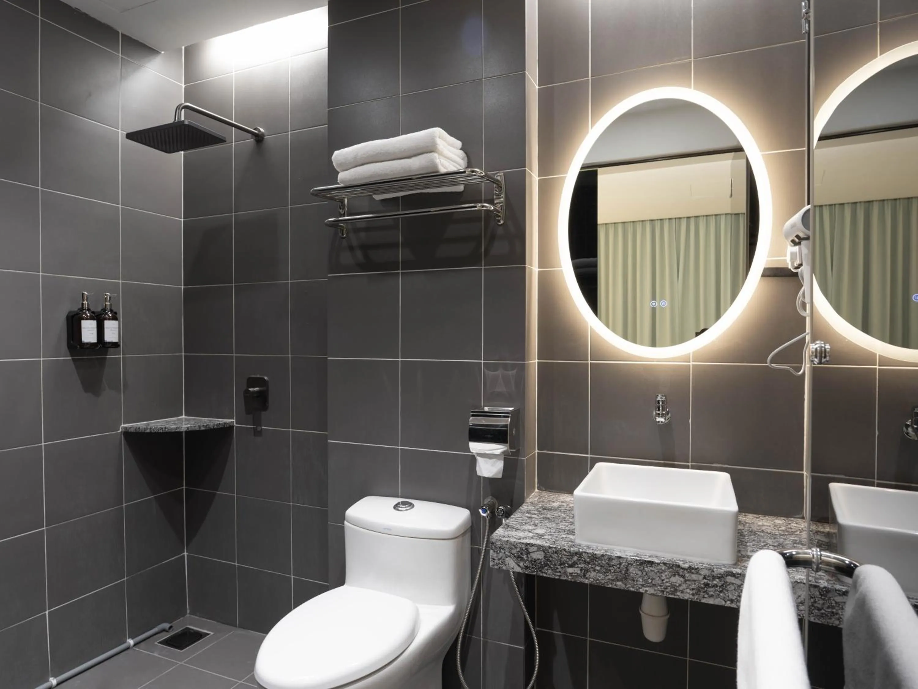 Toilet in Green Hotel