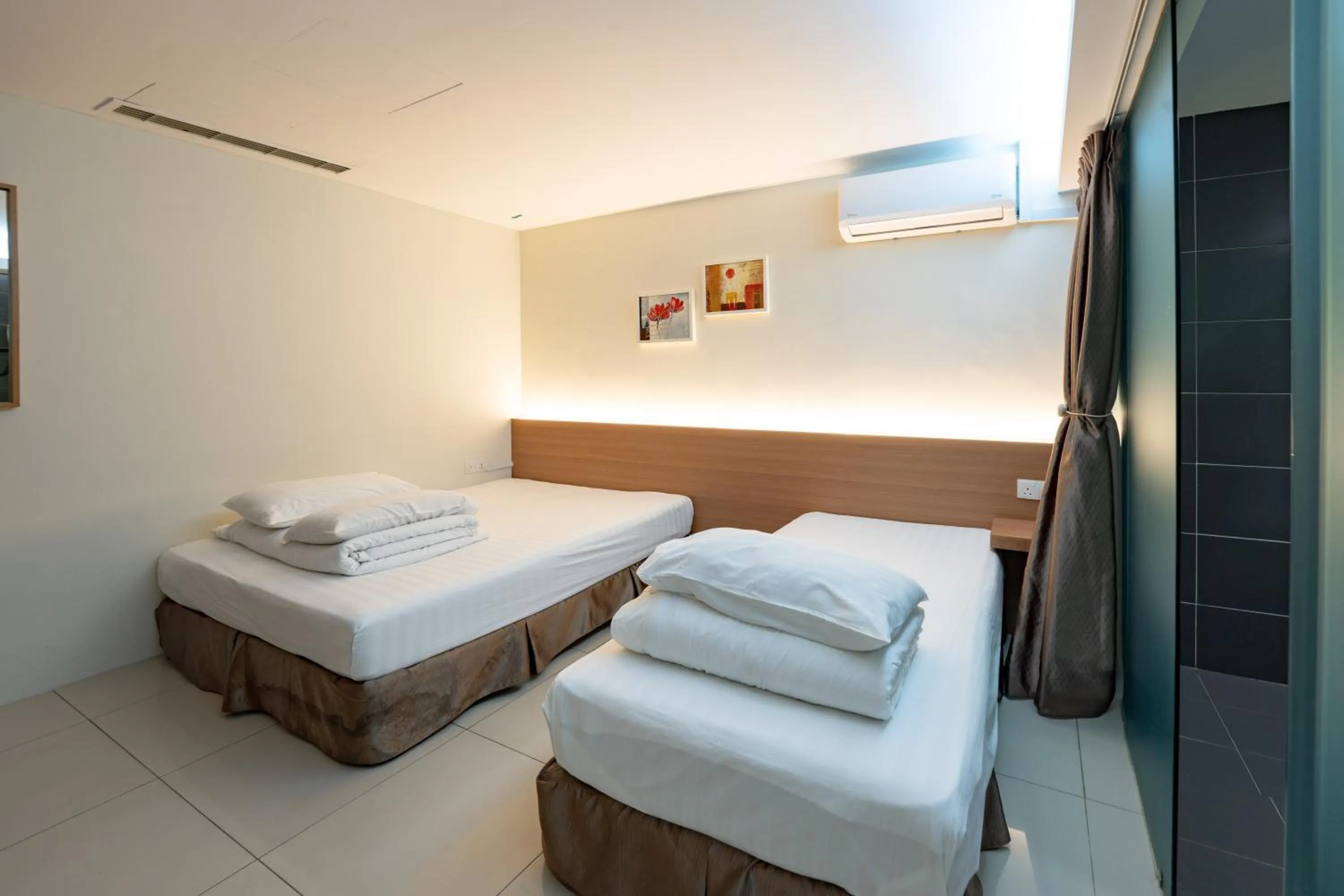 Bedroom, Bed in Green Hotel